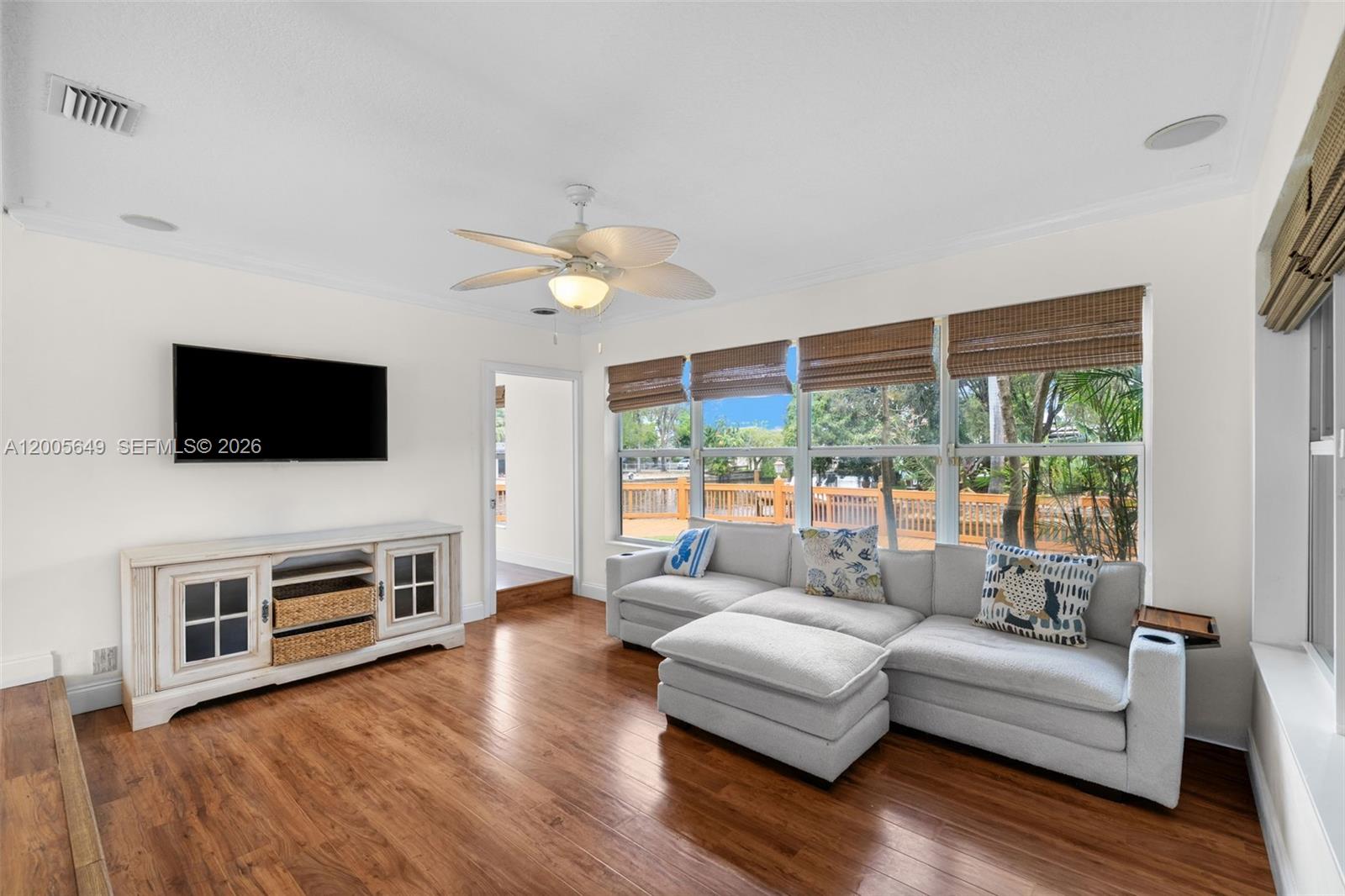 HOLLYWOOD ISLES - Residential