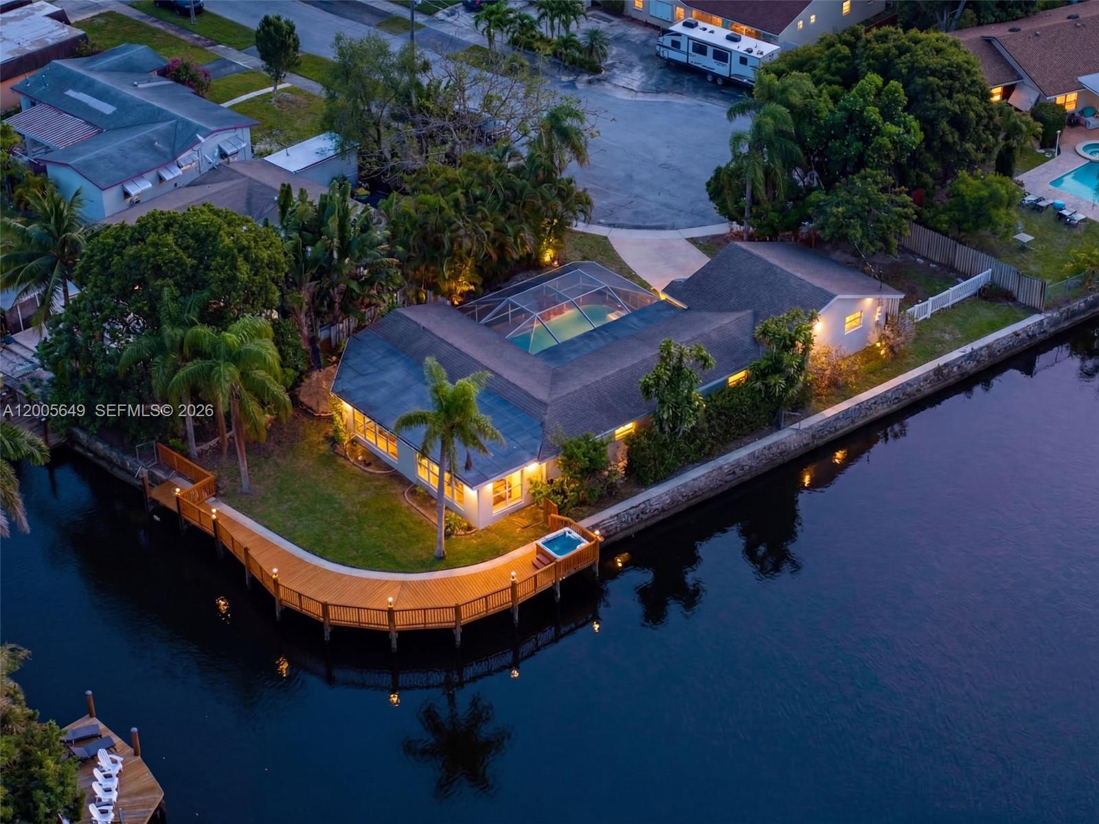 HOLLYWOOD ISLES - Residential