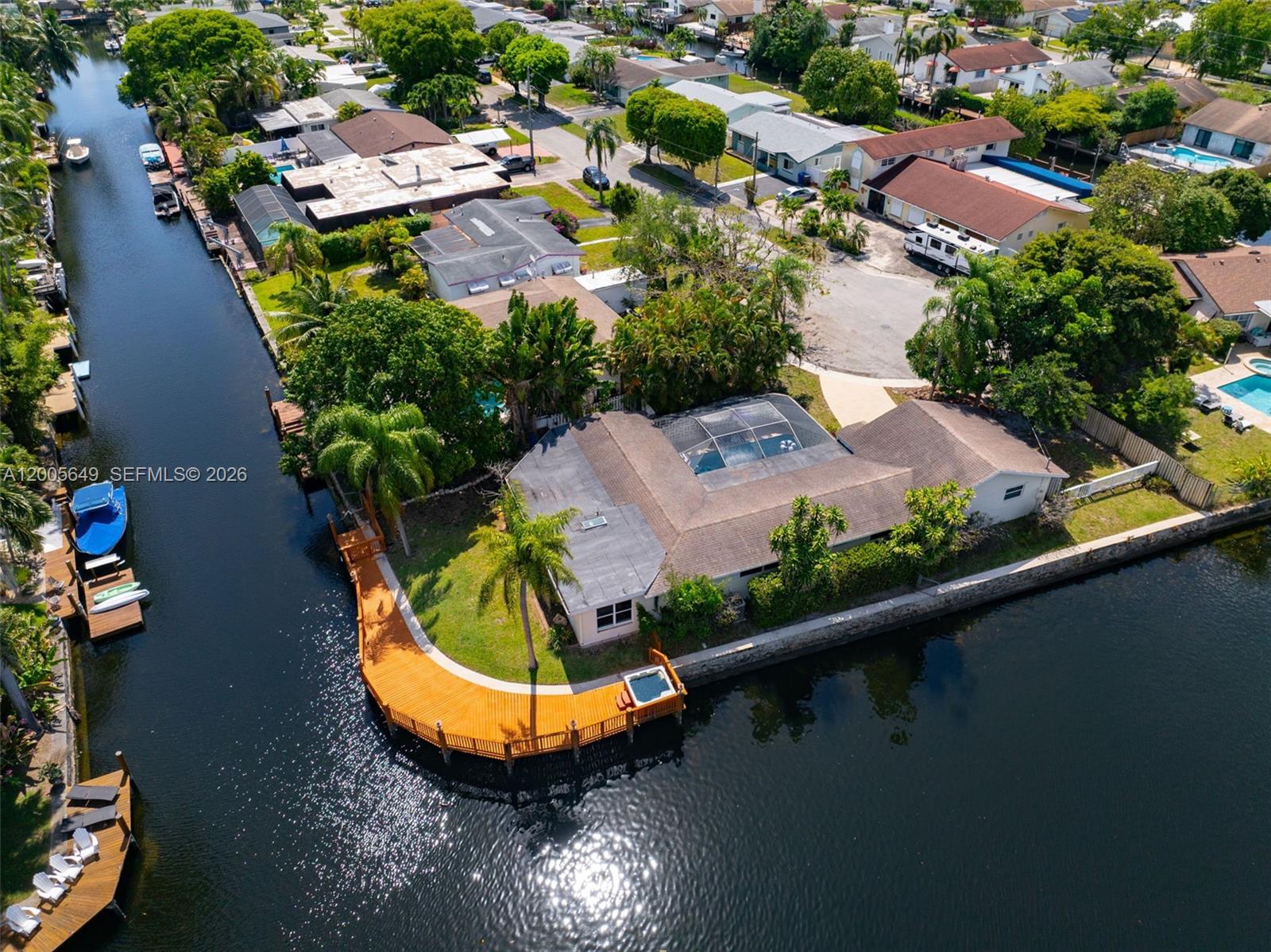 HOLLYWOOD ISLES - Residential