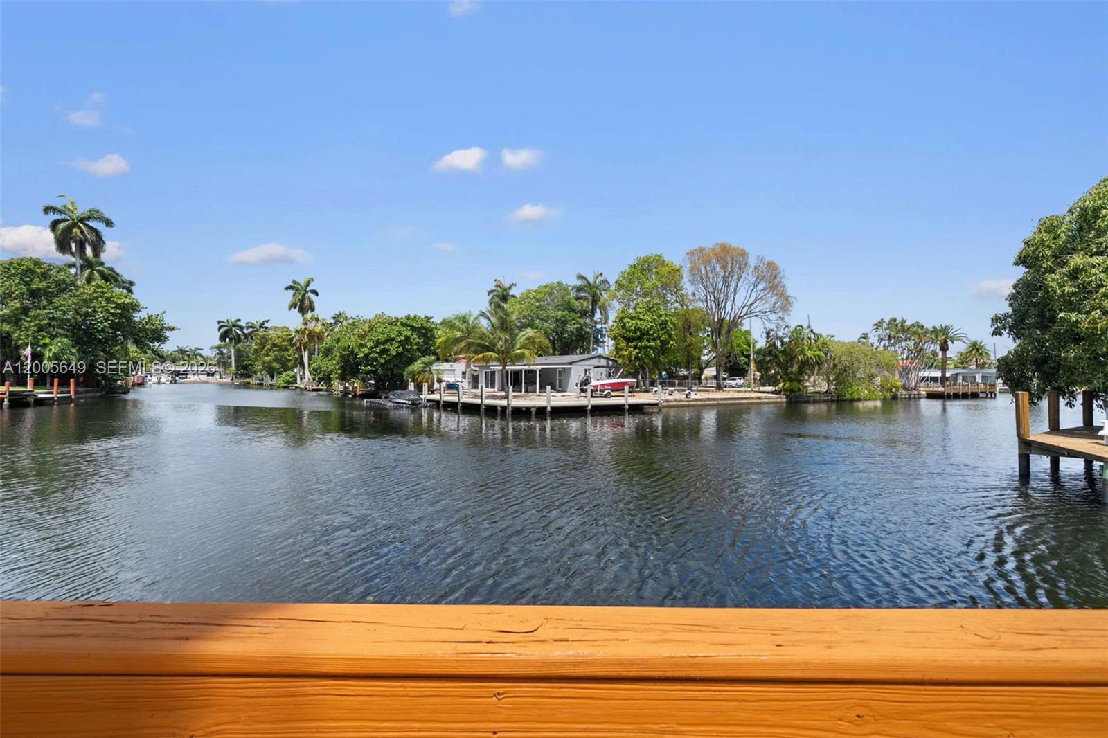 HOLLYWOOD ISLES - Residential