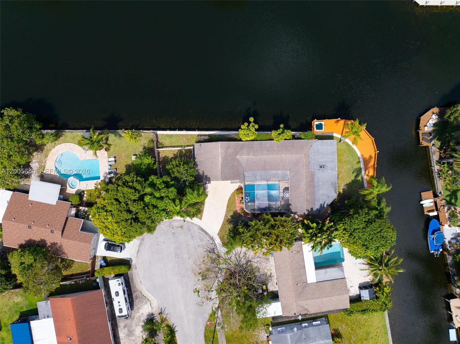 HOLLYWOOD ISLES - Residential