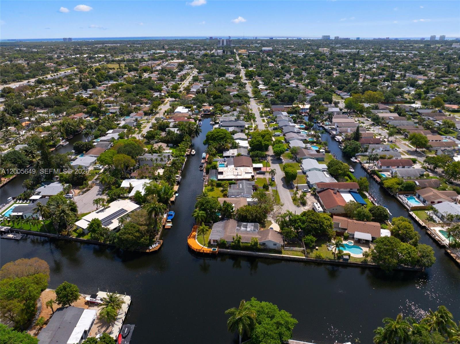 HOLLYWOOD ISLES - Residential