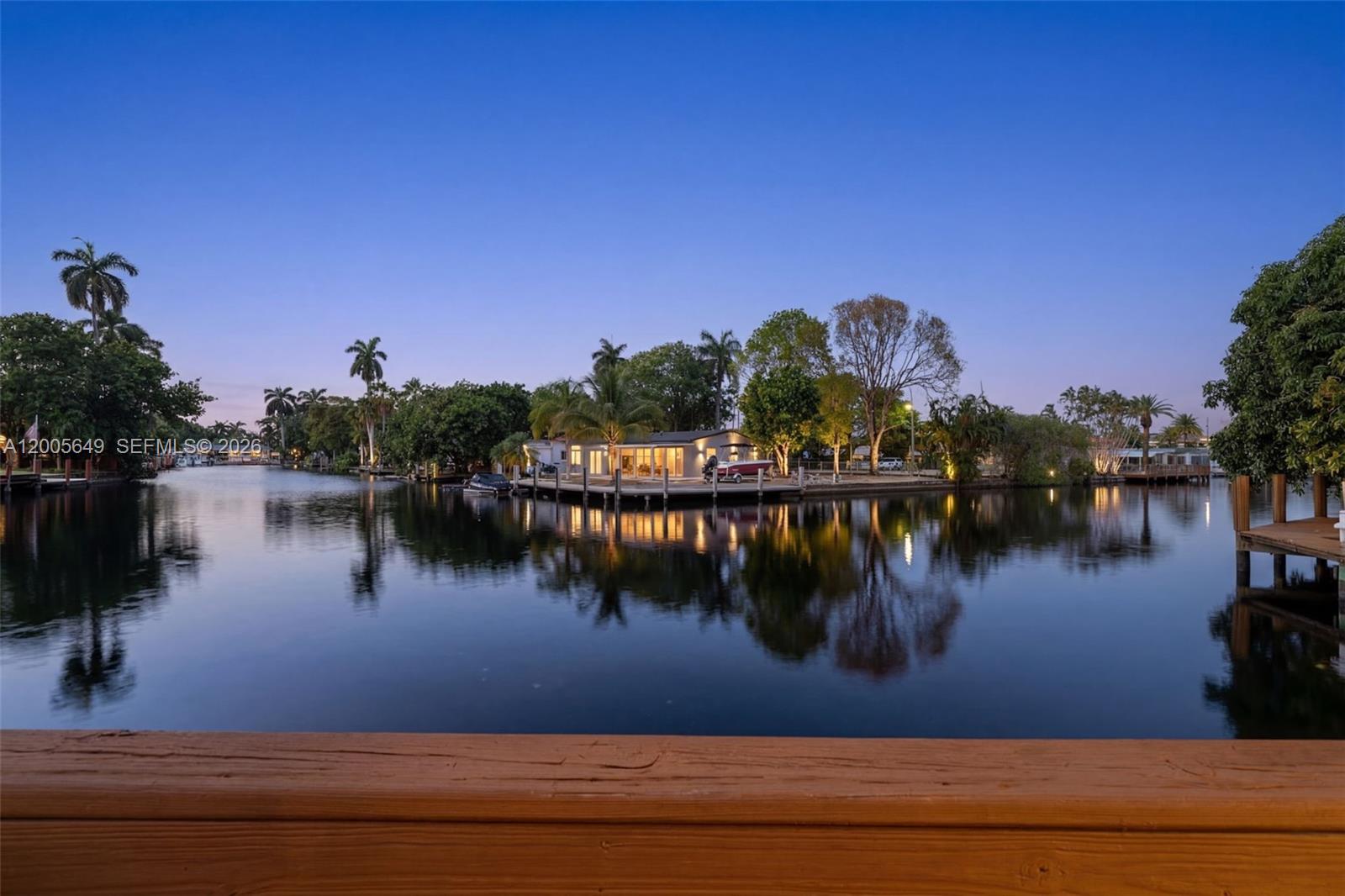 HOLLYWOOD ISLES - Residential