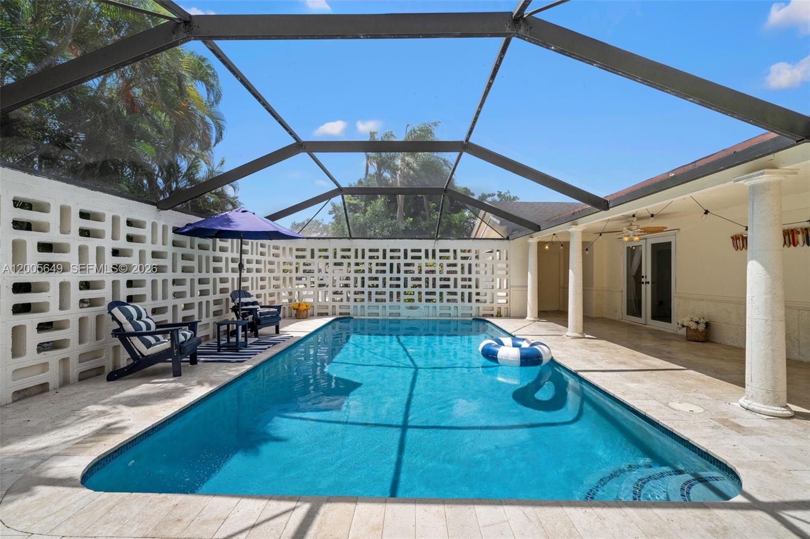 HOLLYWOOD ISLES - Residential