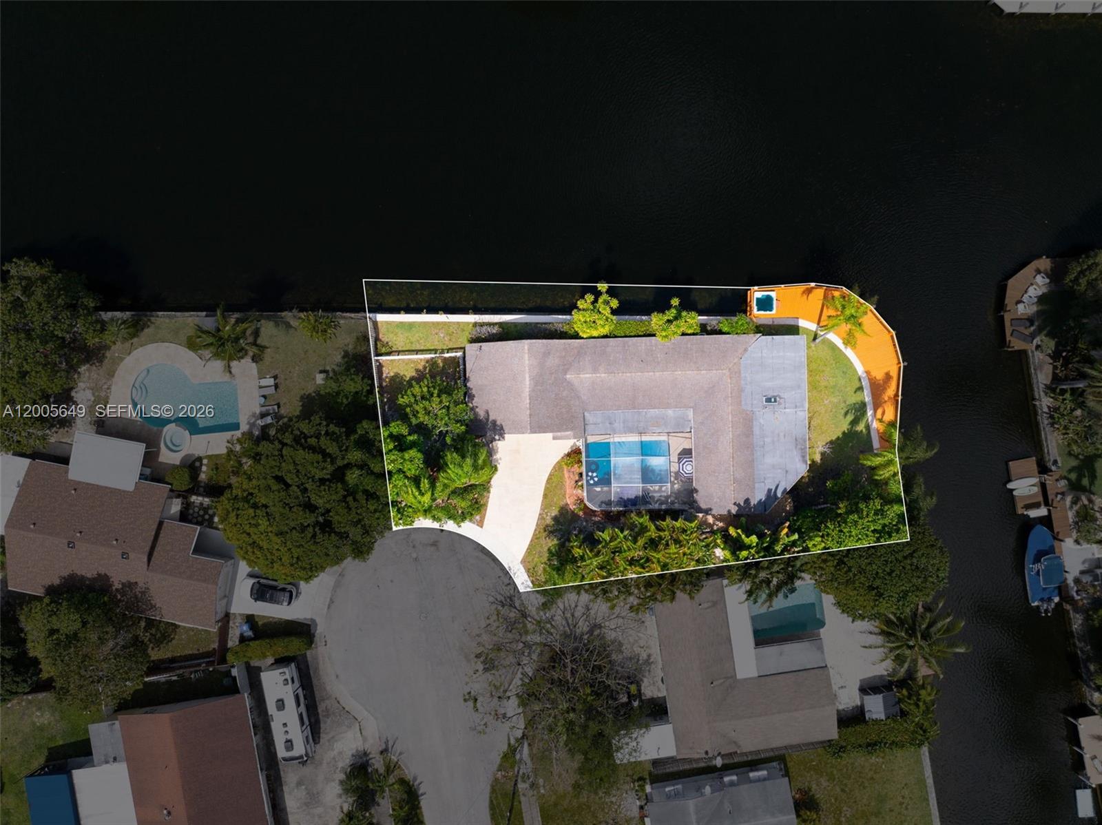 HOLLYWOOD ISLES - Residential