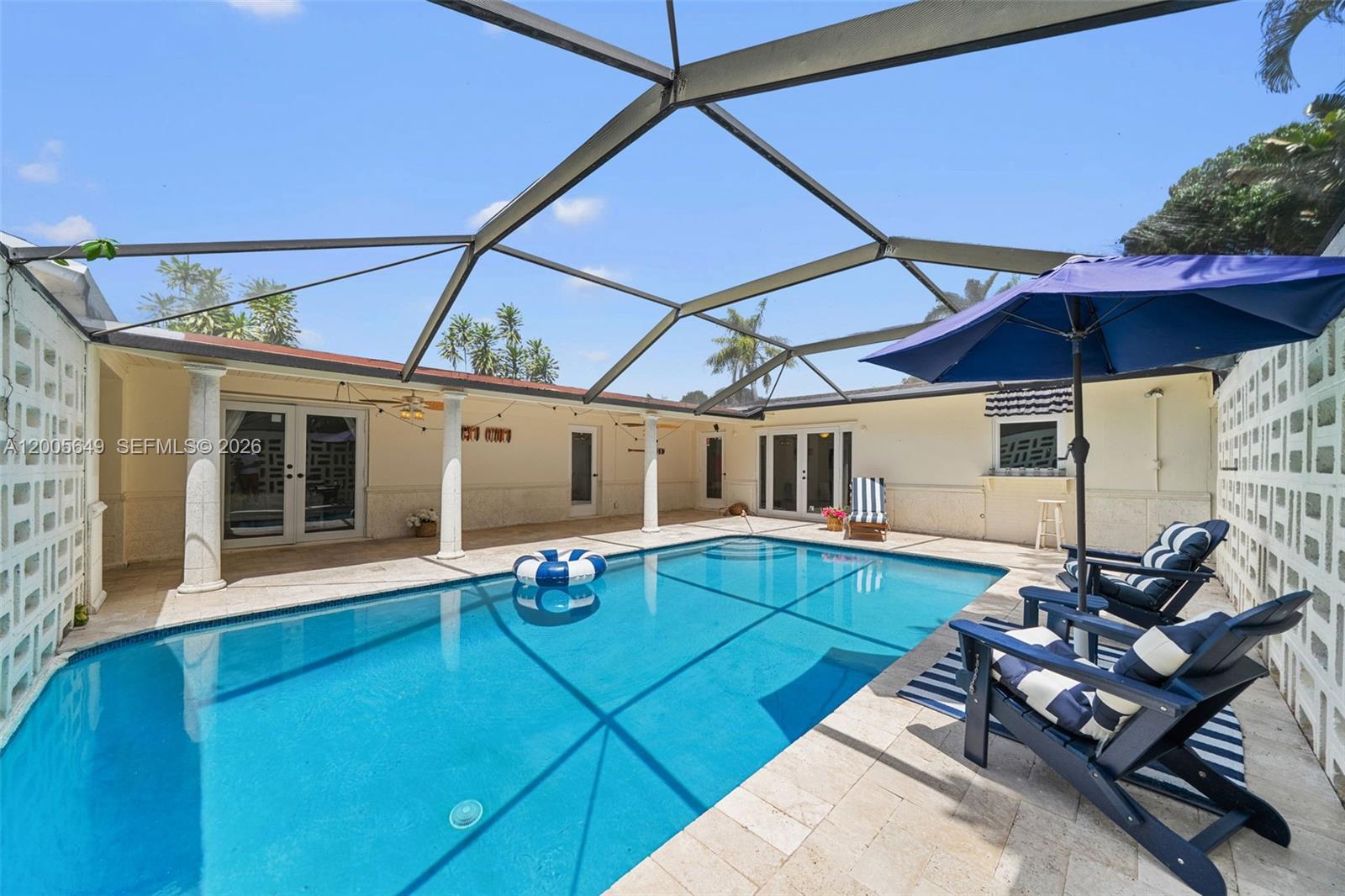 HOLLYWOOD ISLES - Residential