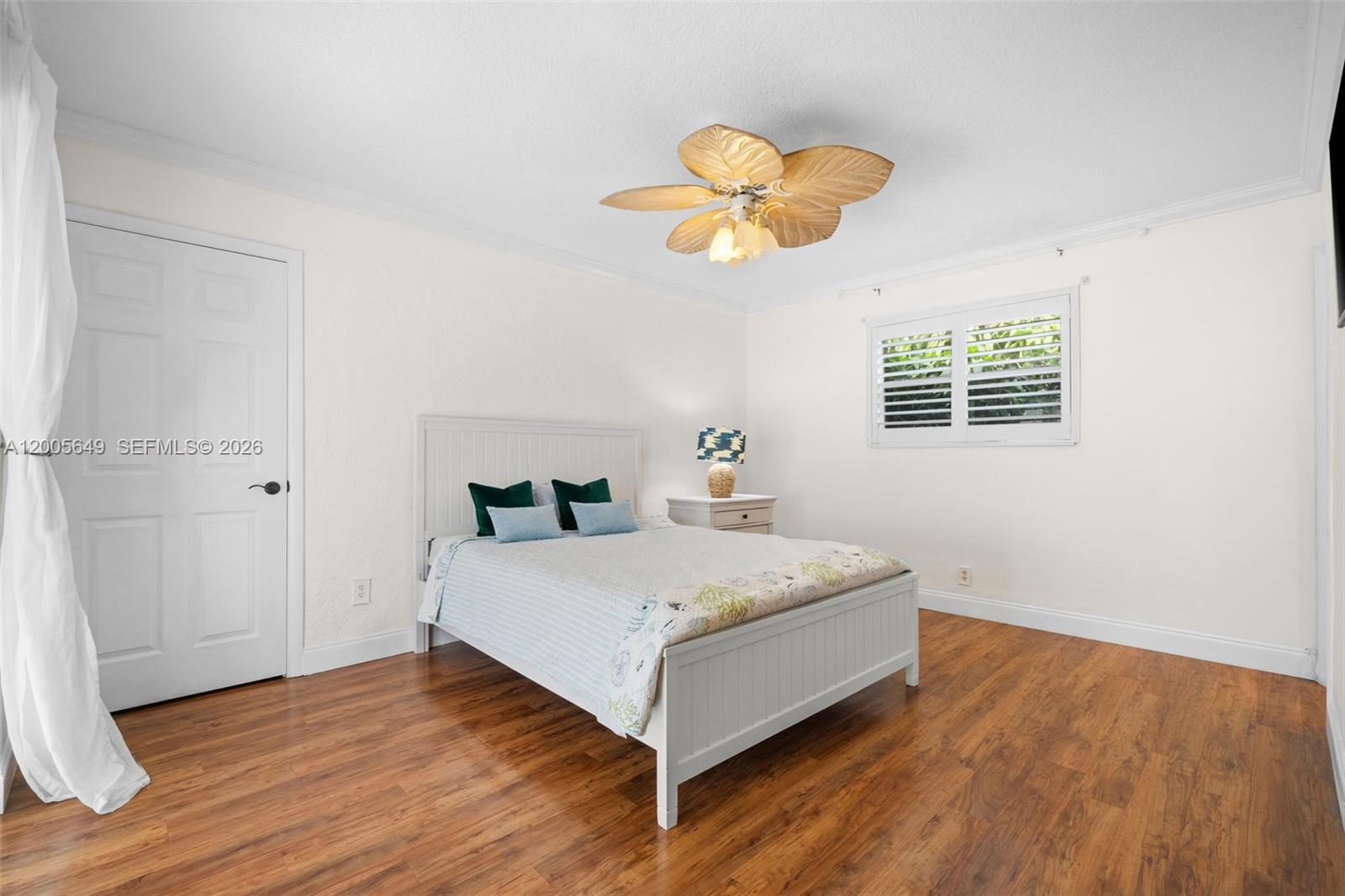 HOLLYWOOD ISLES - Residential