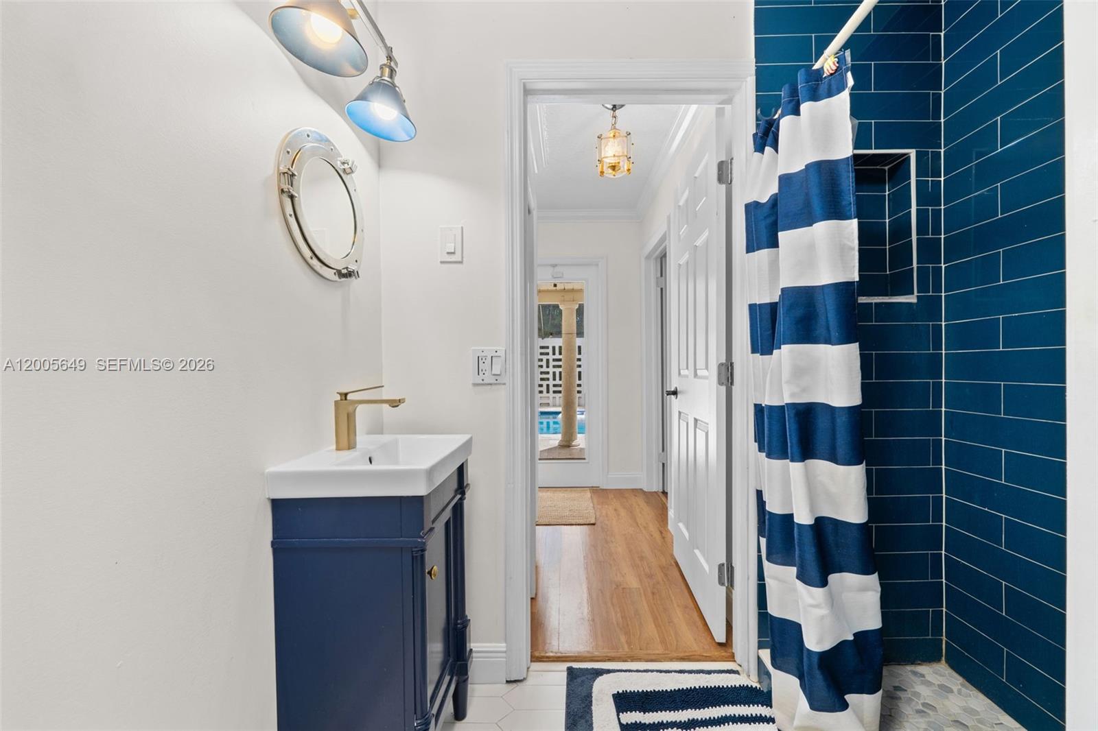 HOLLYWOOD ISLES - Residential