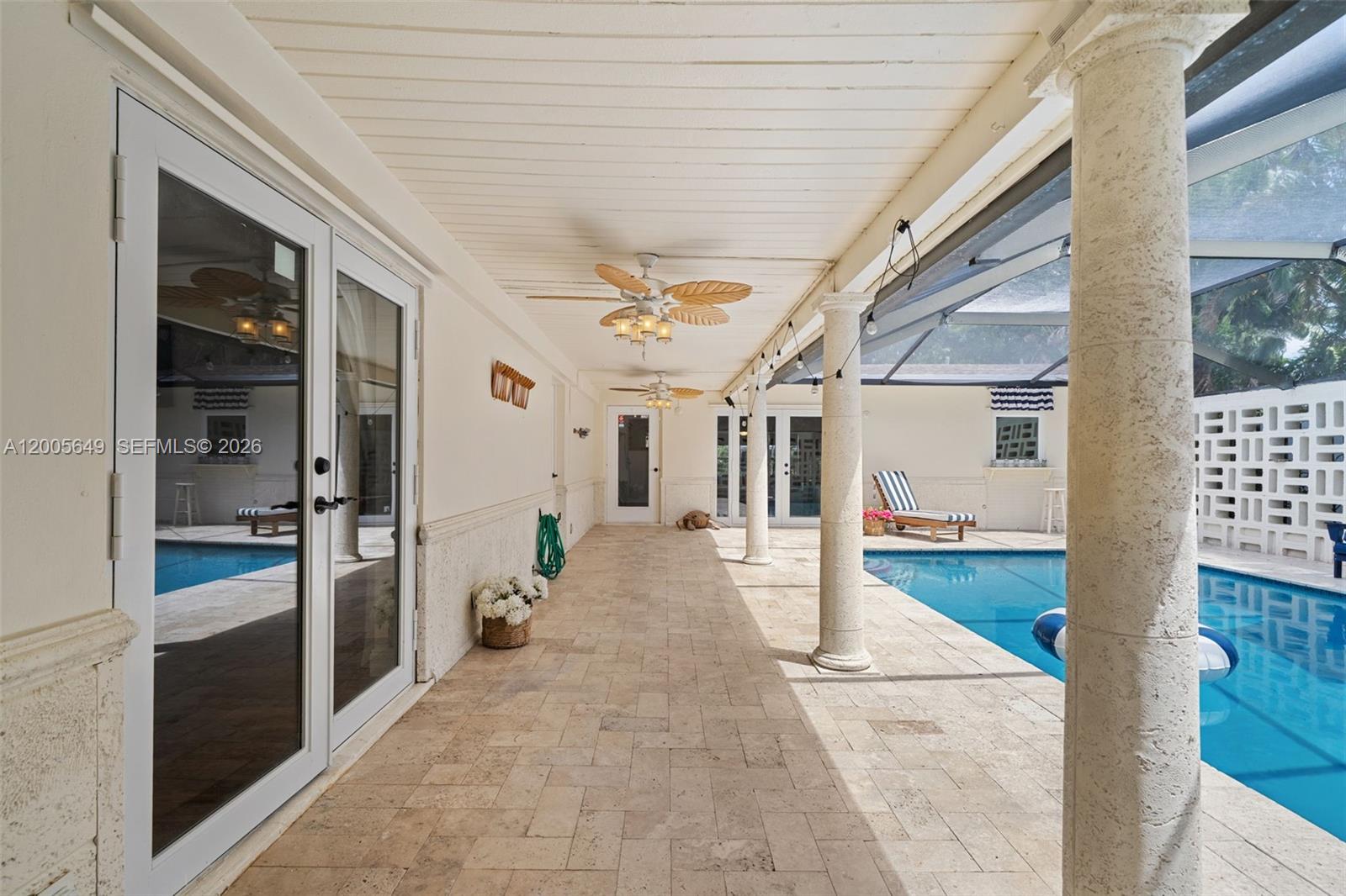 HOLLYWOOD ISLES - Residential