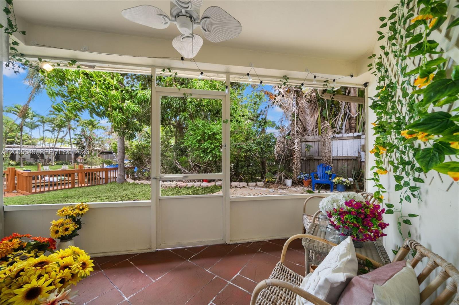 HOLLYWOOD ISLES - Residential