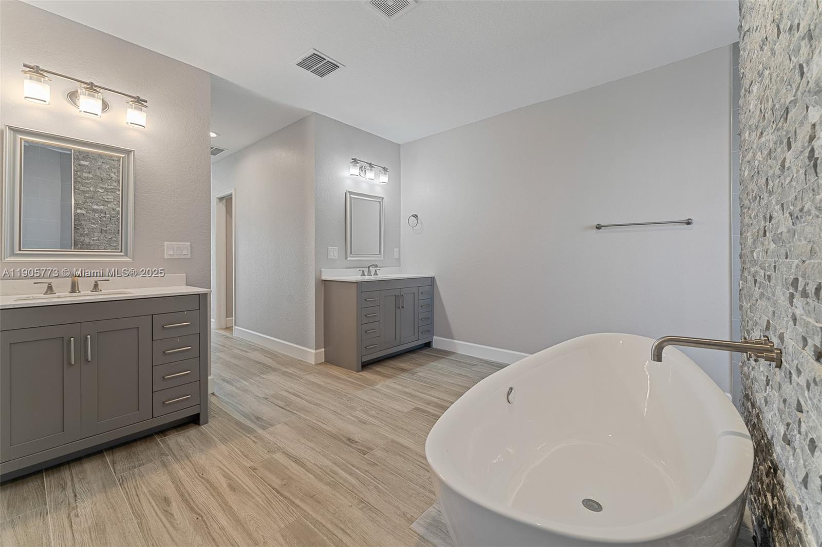 PORT ST LUCIE SECTION 33 - Residential Lease