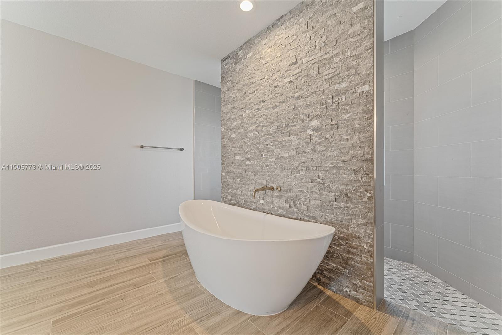 PORT ST LUCIE SECTION 33 - Residential Lease