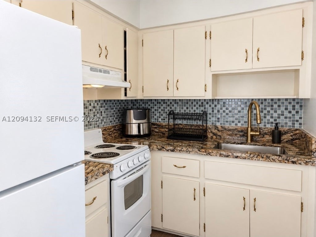 Photo of 1816 E Oakland Park Blvd #78, Oakland Park, FL 33306 (MLS # A12094132)
