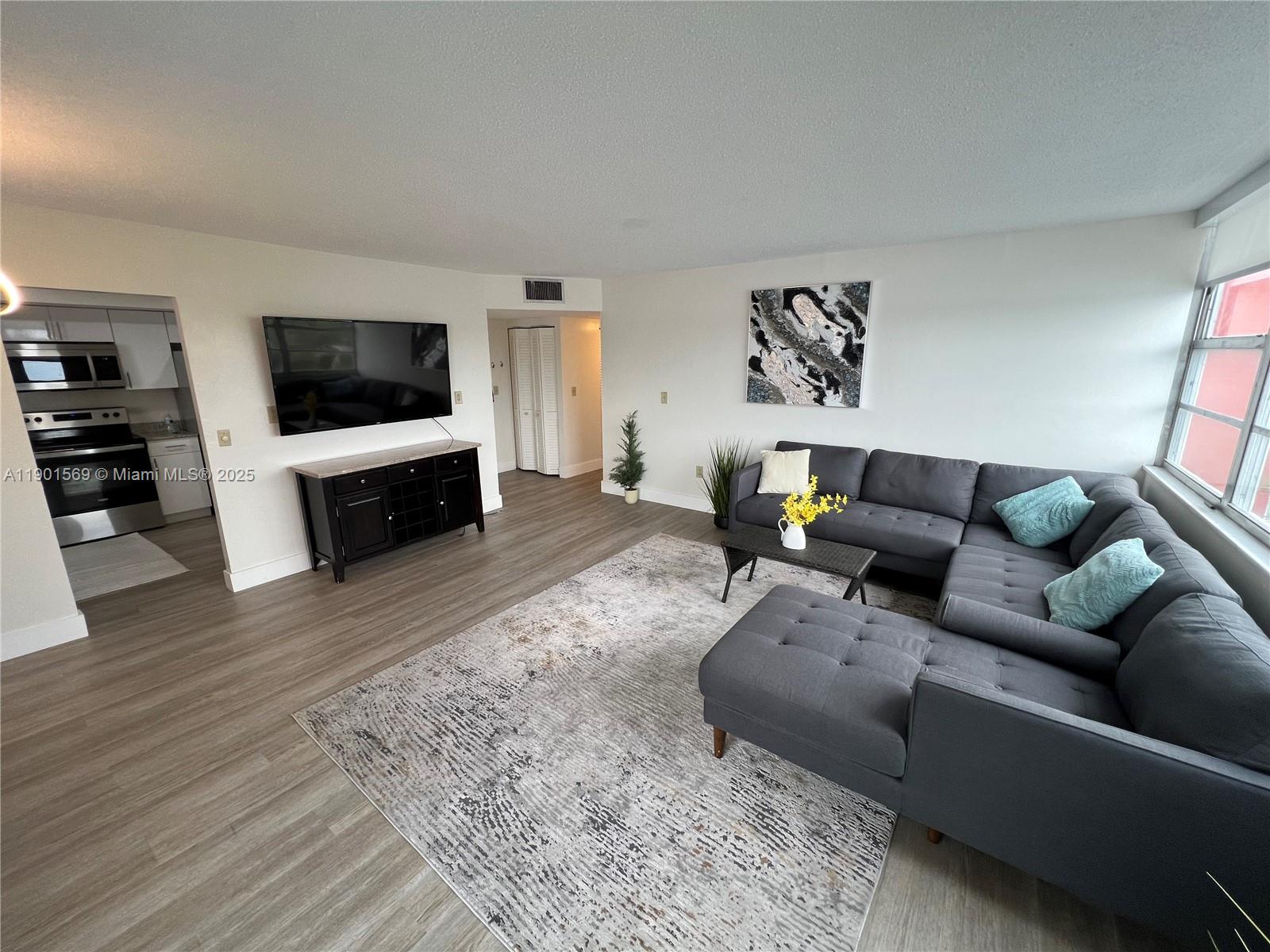 BUCKLEY TOWERS CONDO - EA - Residential Lease