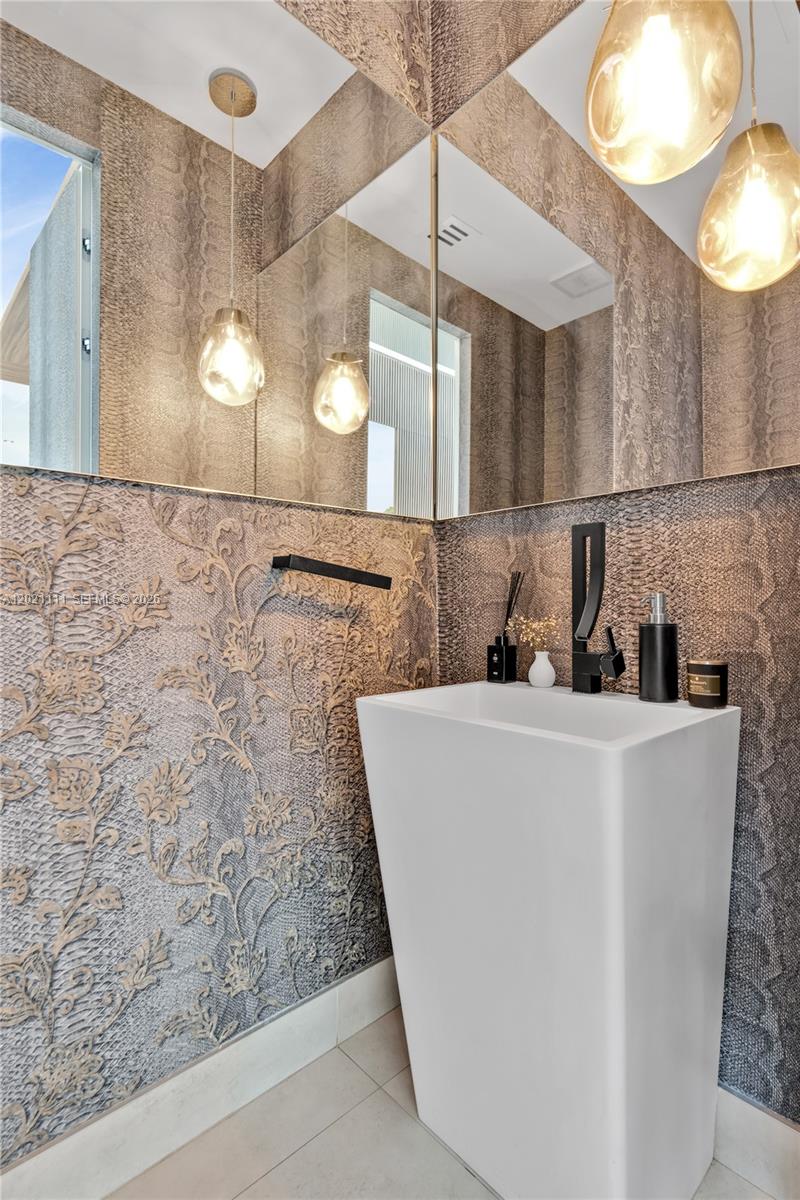 DORAL COMMONS RESIDENTIAL - Residential