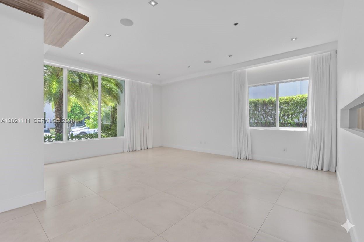 DORAL COMMONS RESIDENTIAL - Residential