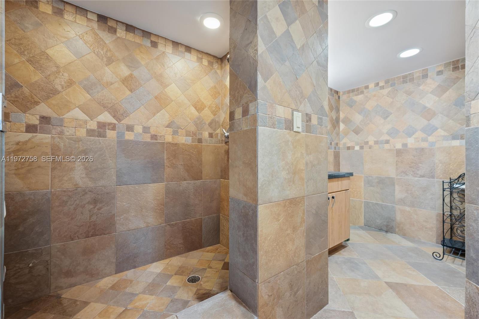 POINT OF AMERICAS - Residential