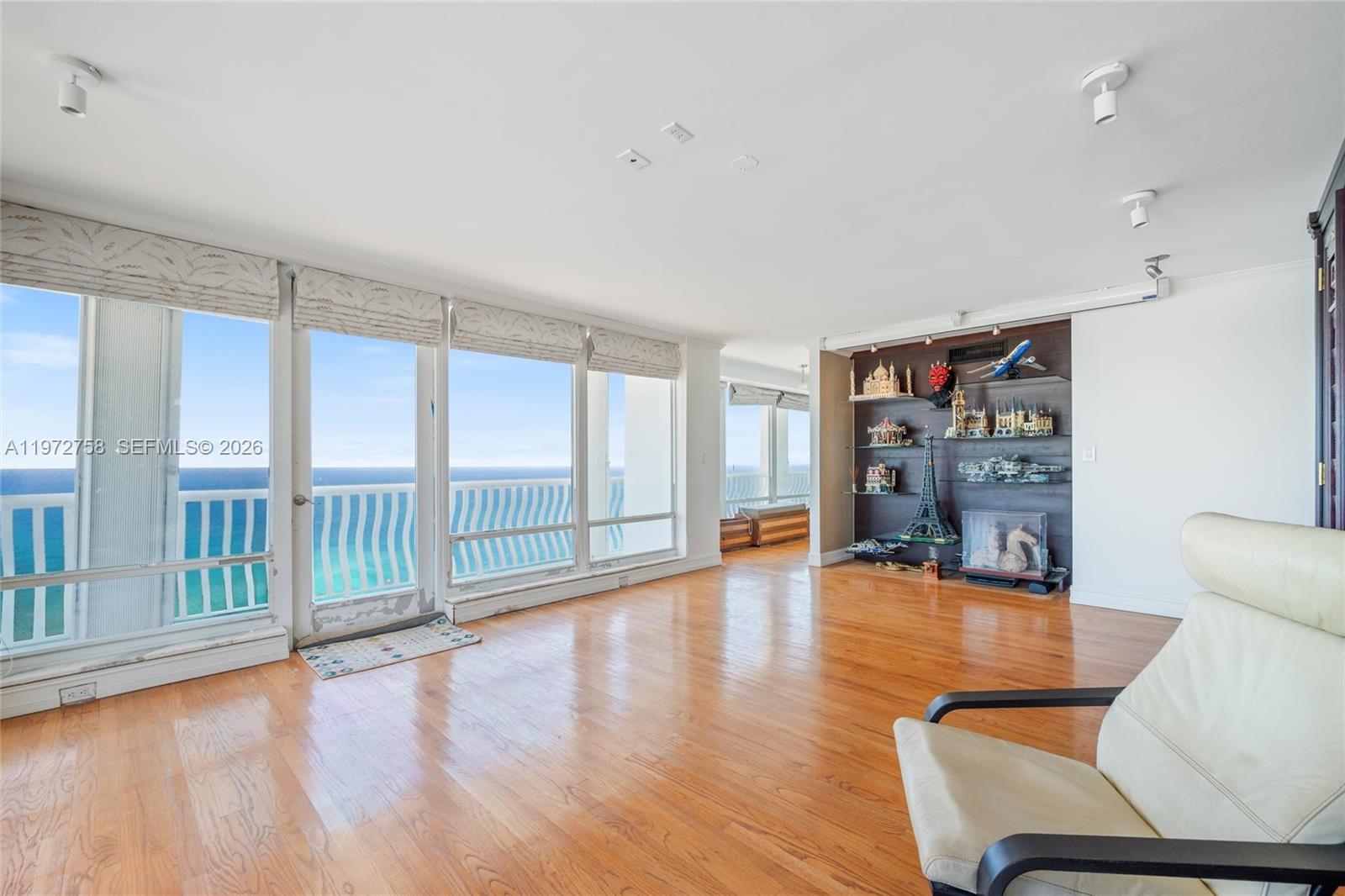 POINT OF AMERICAS - Residential