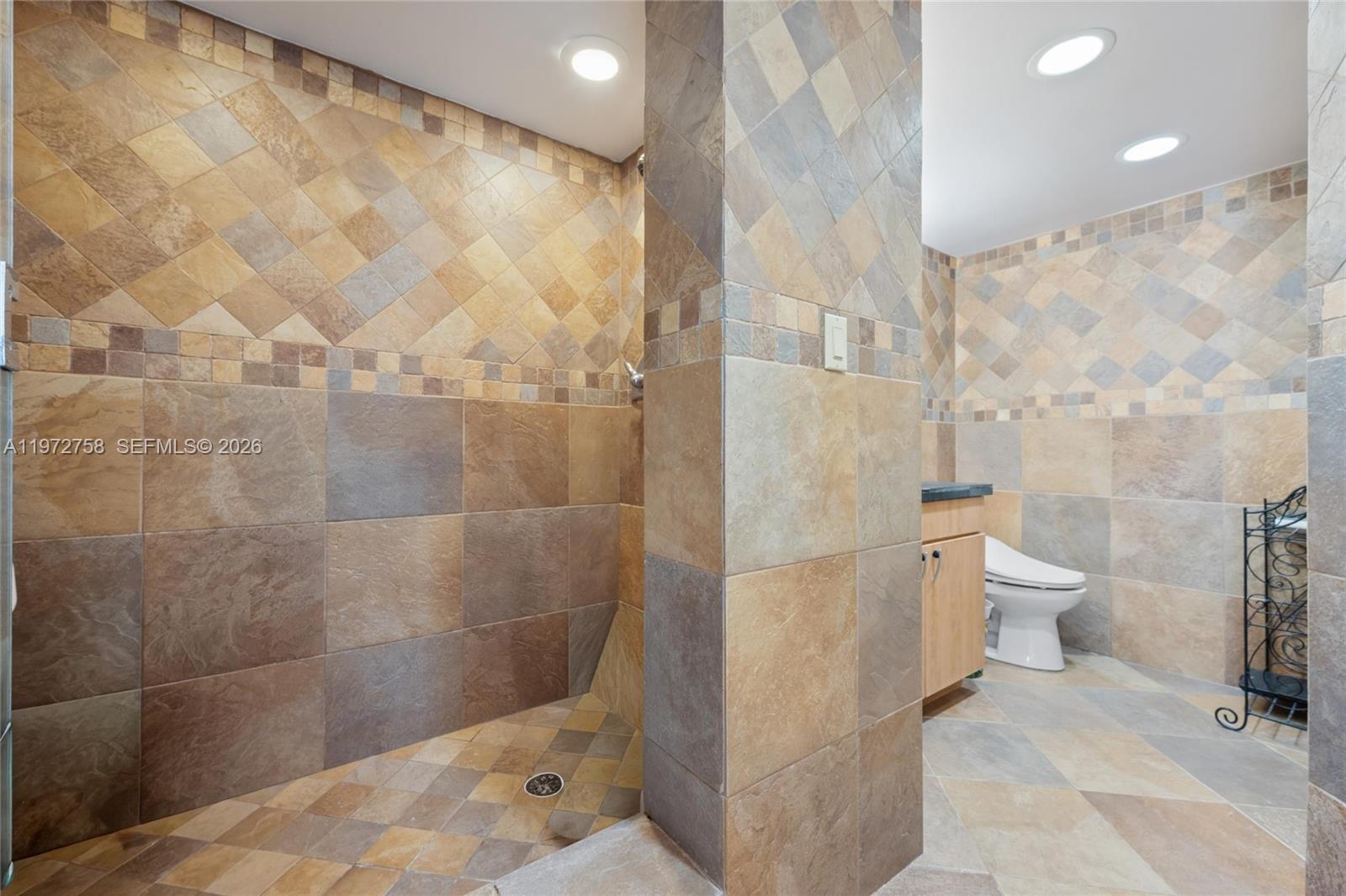 POINT OF AMERICAS - Residential