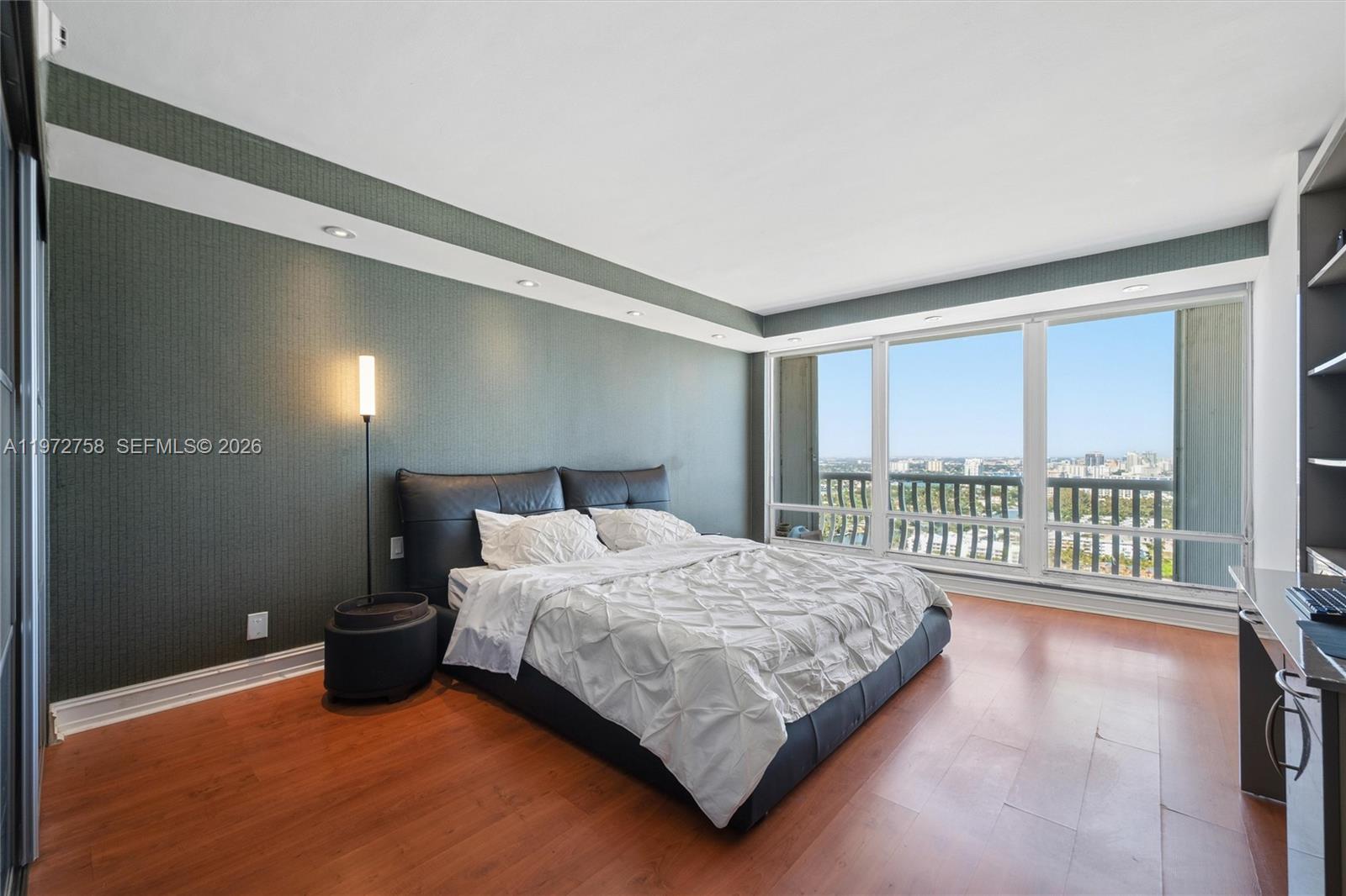 POINT OF AMERICAS - Residential