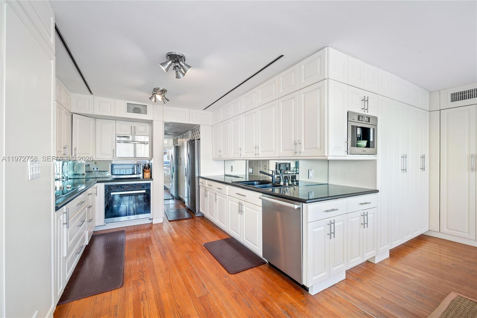 POINT OF AMERICAS - Residential