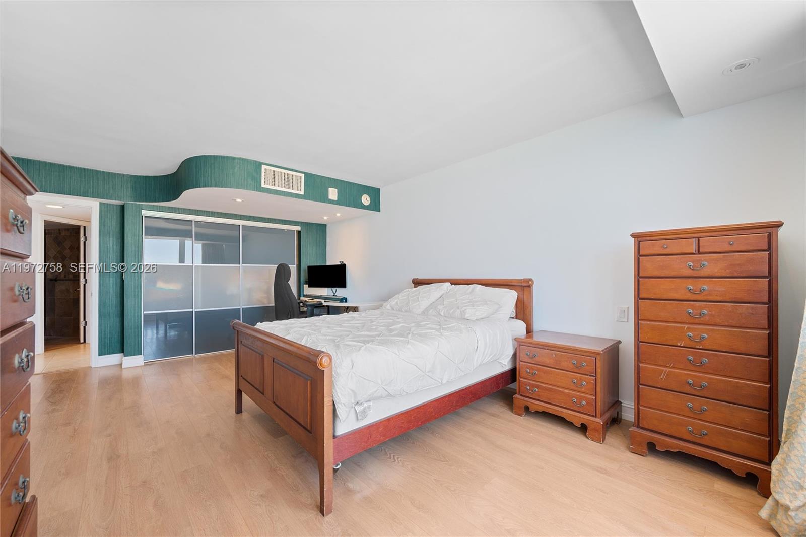 POINT OF AMERICAS - Residential