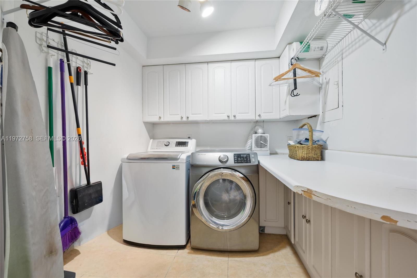 POINT OF AMERICAS - Residential