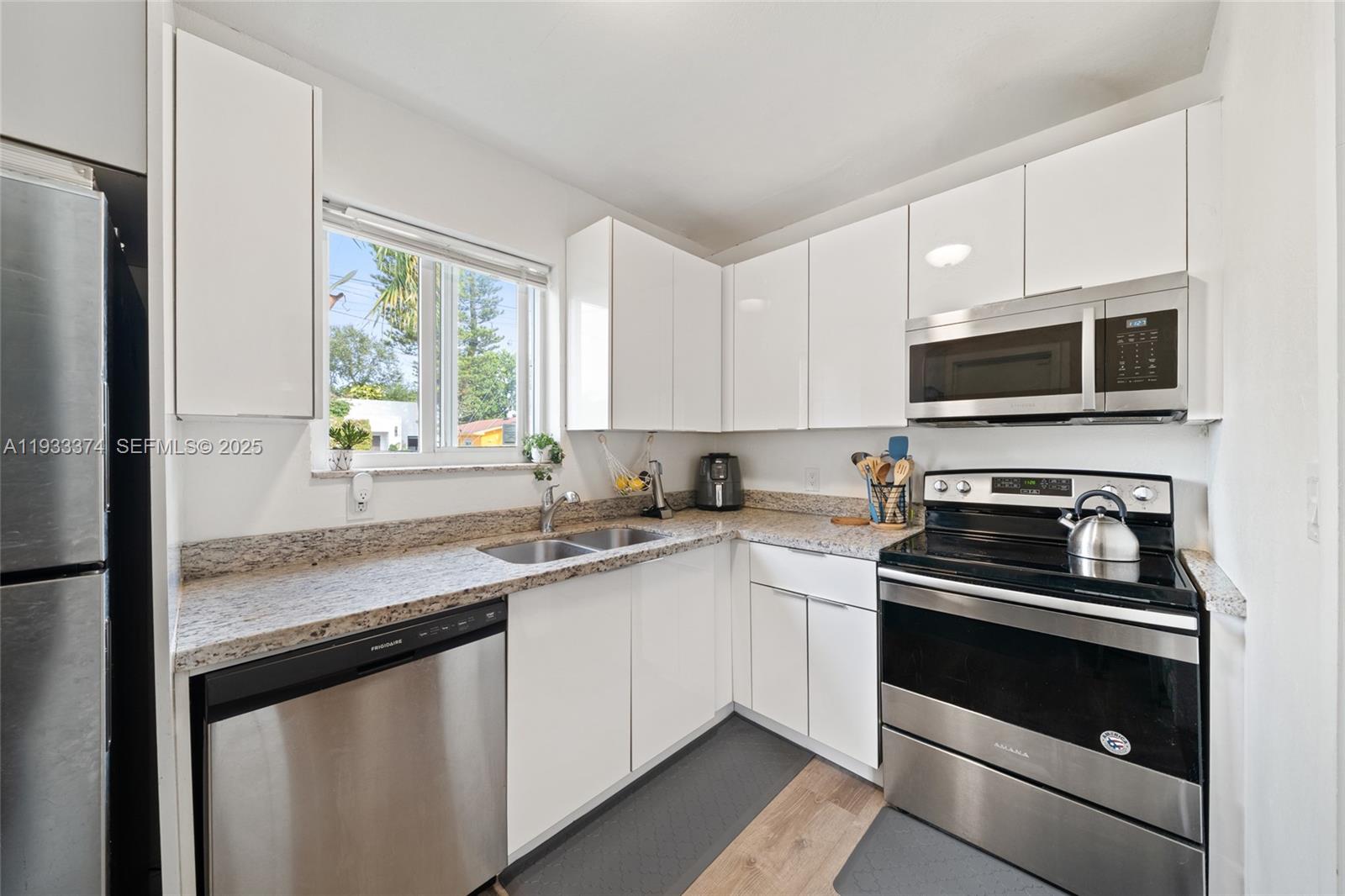 COLUMBIA PARK CORR PL - Residential