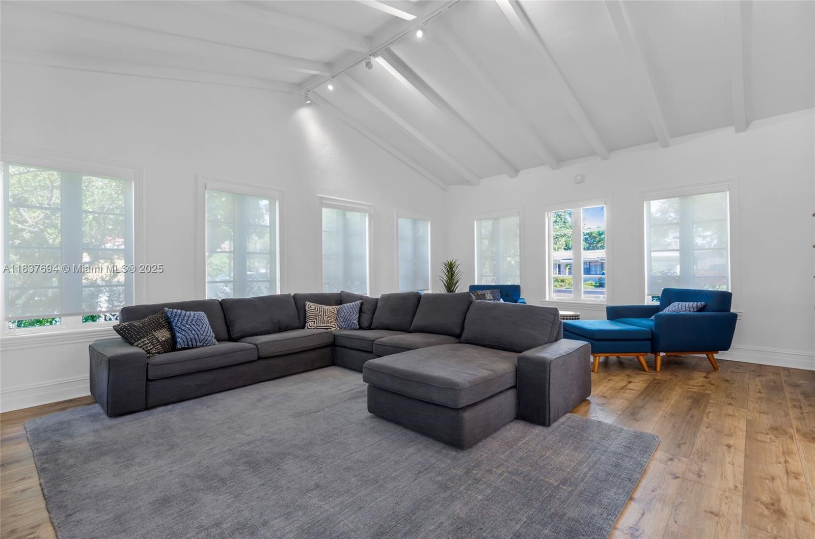 MIAMI SHORES SEC 1 AMD - Residential Lease