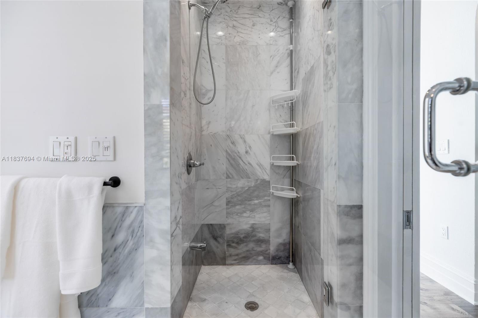 MIAMI SHORES SEC 1 AMD - Residential Lease