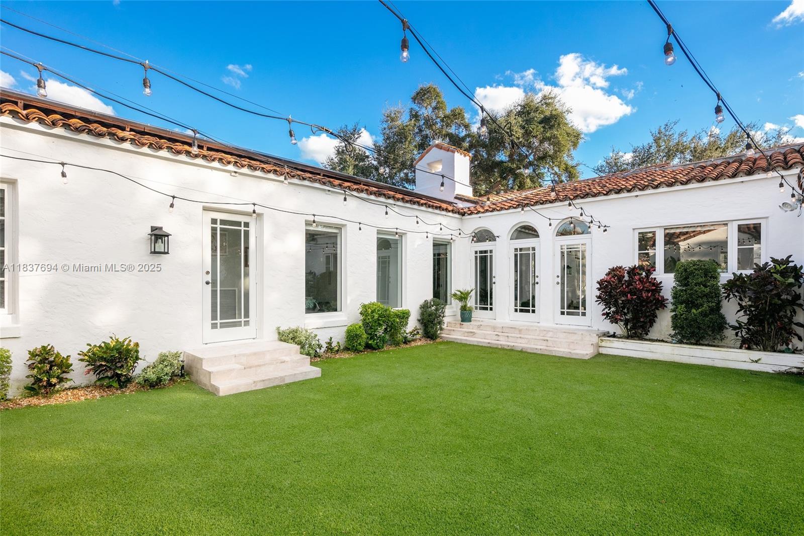 MIAMI SHORES SEC 1 AMD - Residential Lease