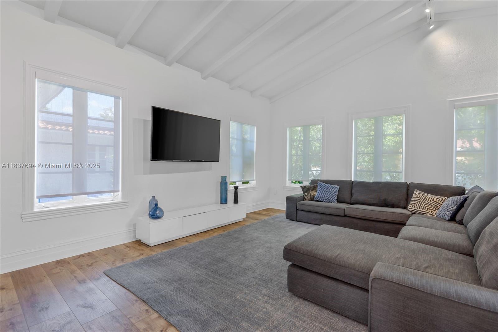 MIAMI SHORES SEC 1 AMD - Residential Lease