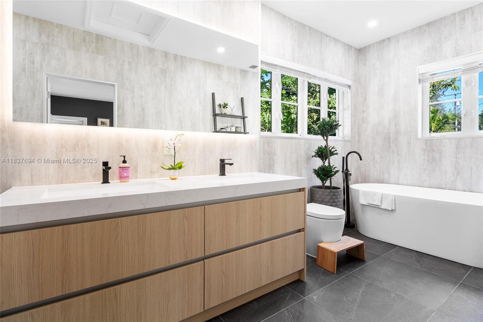 MIAMI SHORES SEC 1 AMD - Residential Lease