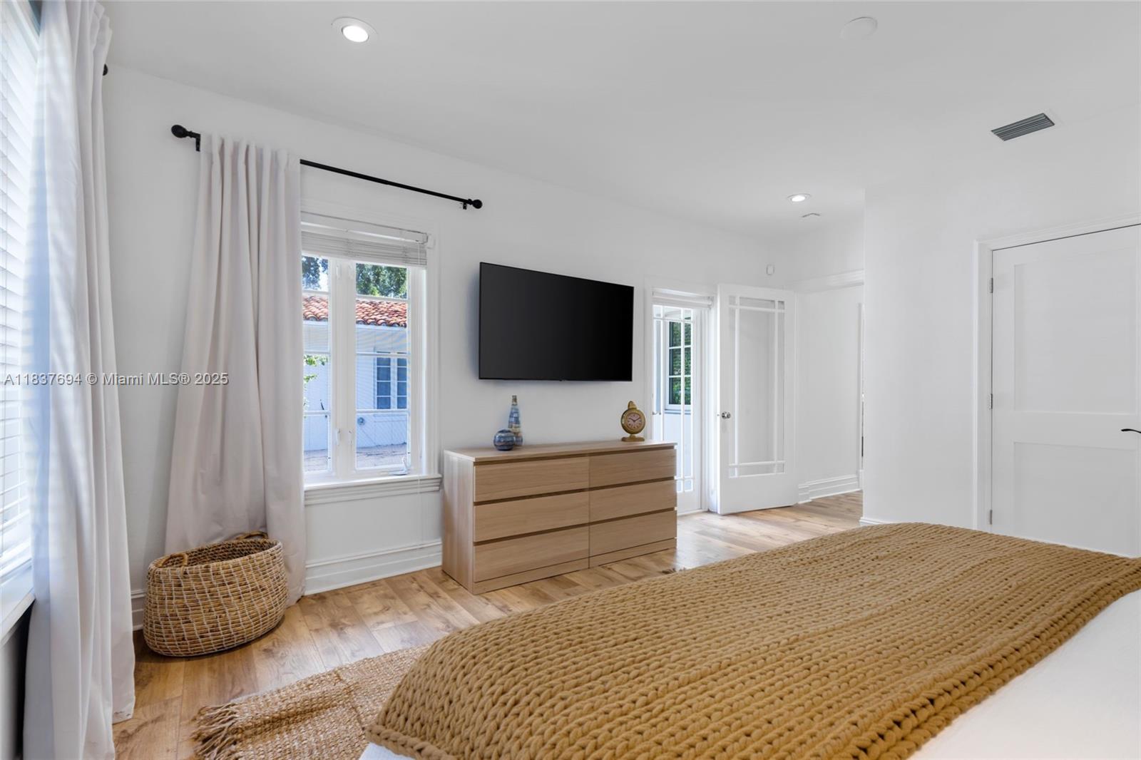 MIAMI SHORES SEC 1 AMD - Residential Lease