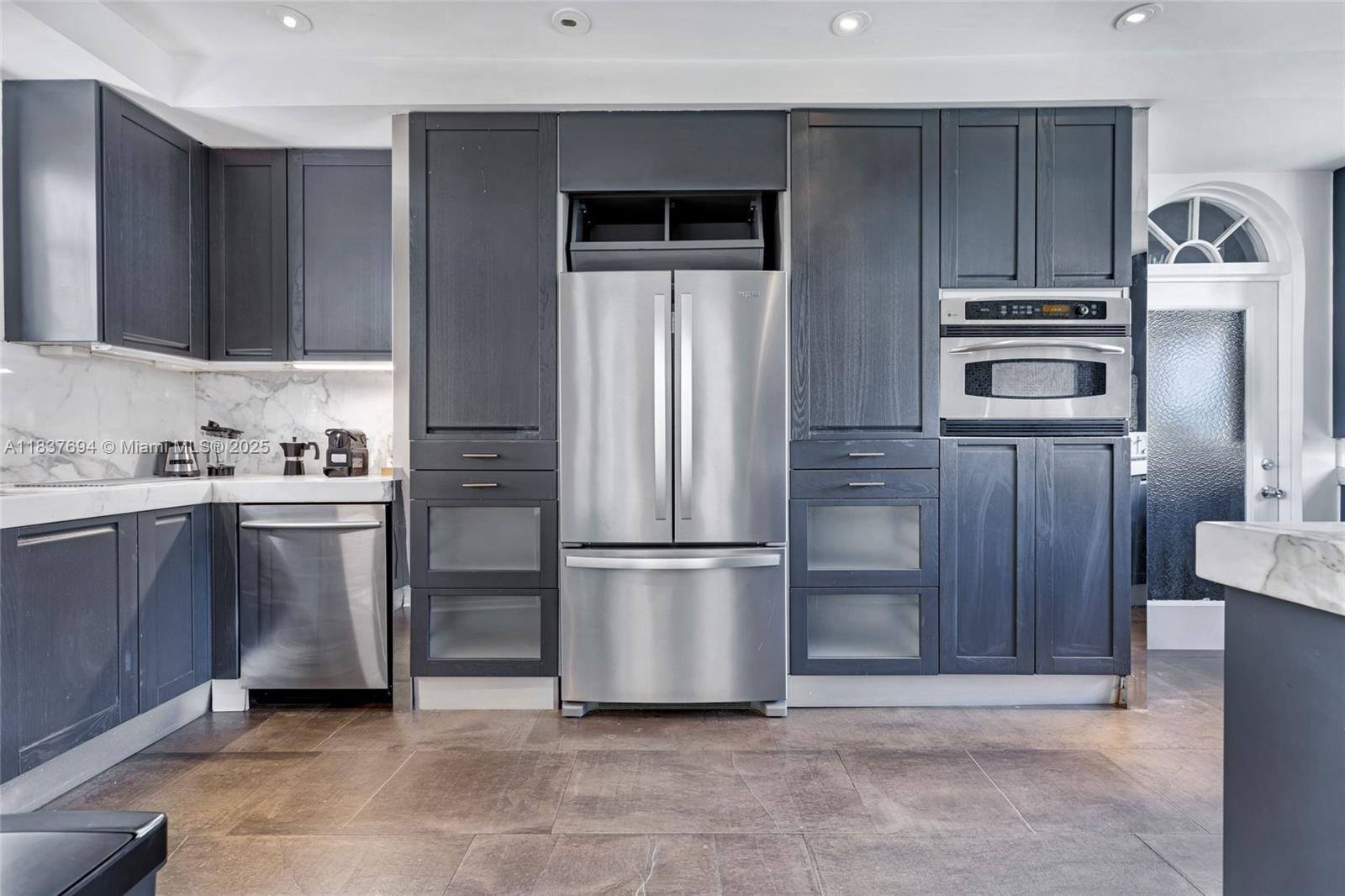 MIAMI SHORES SEC 1 AMD - Residential Lease