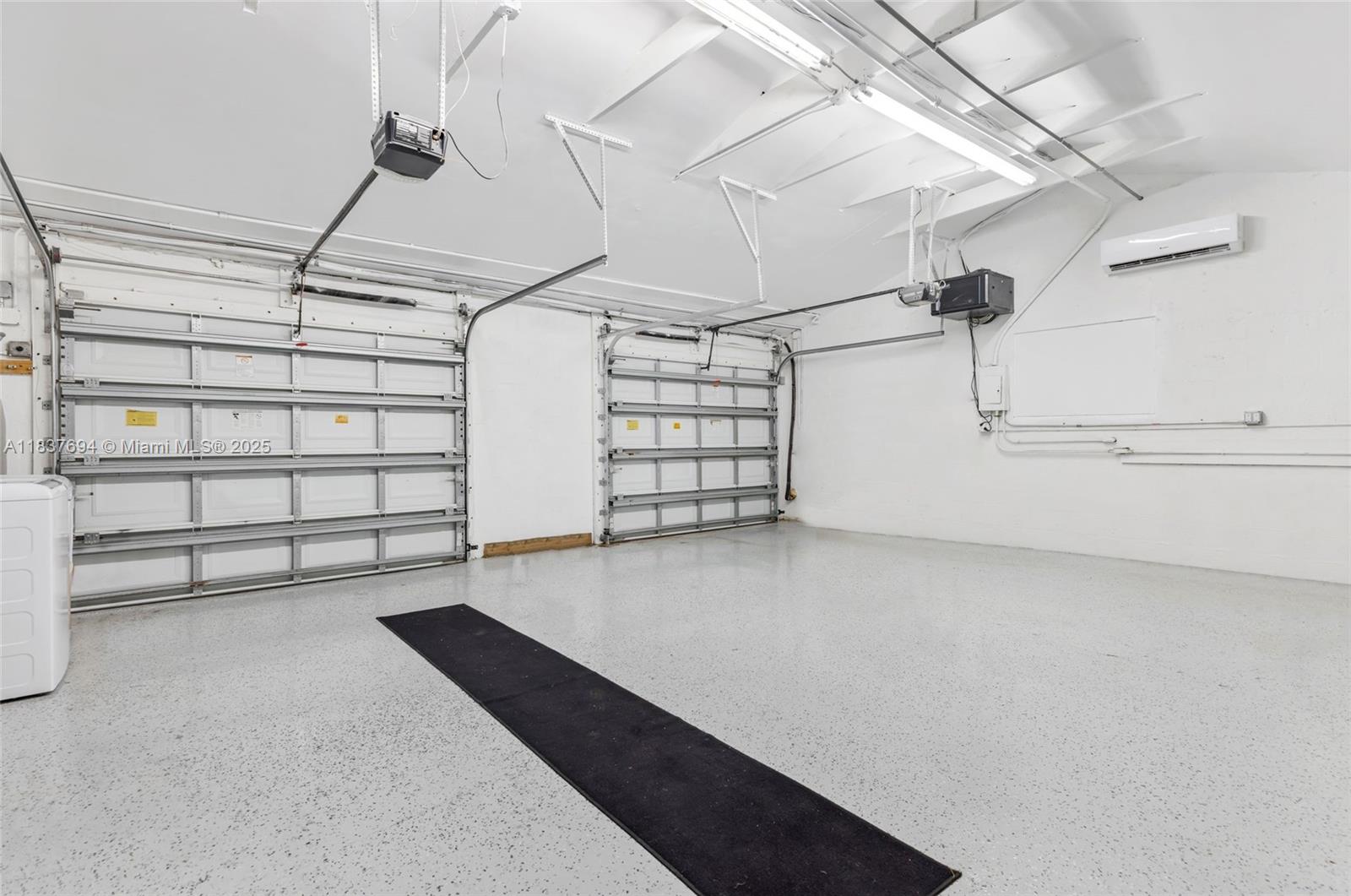 MIAMI SHORES SEC 1 AMD - Residential Lease