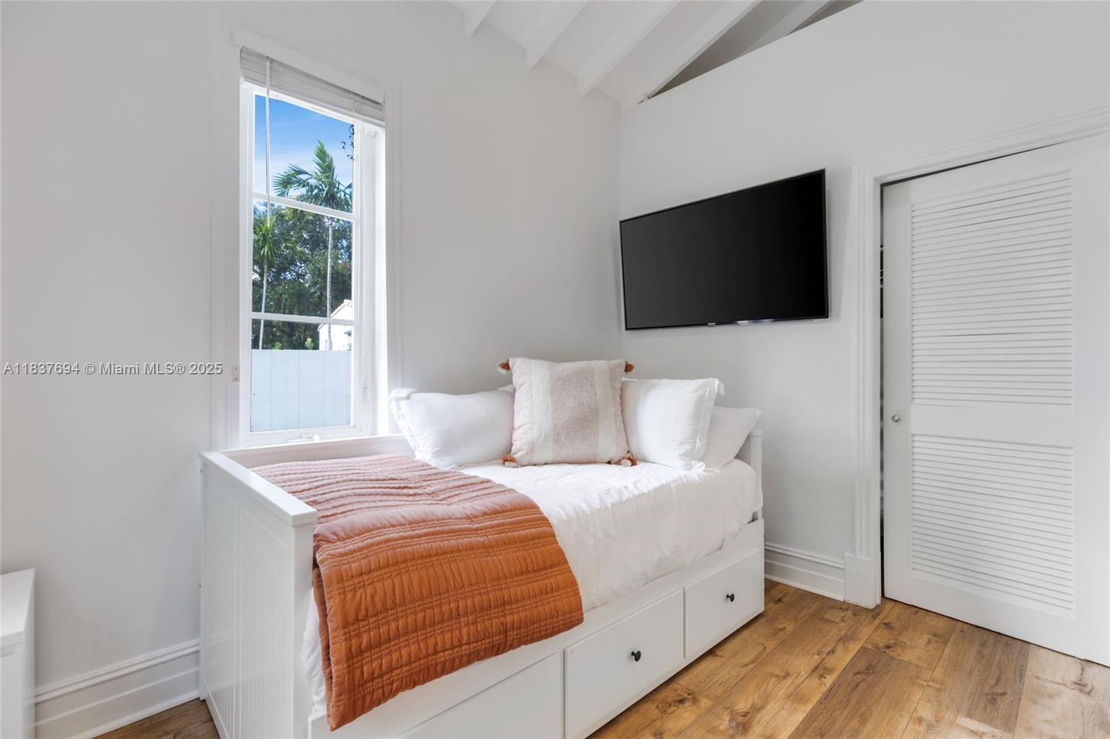 MIAMI SHORES SEC 1 AMD - Residential Lease