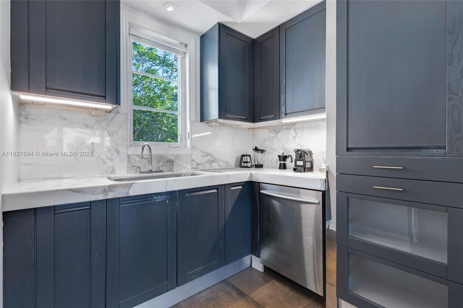 MIAMI SHORES SEC 1 AMD - Residential Lease