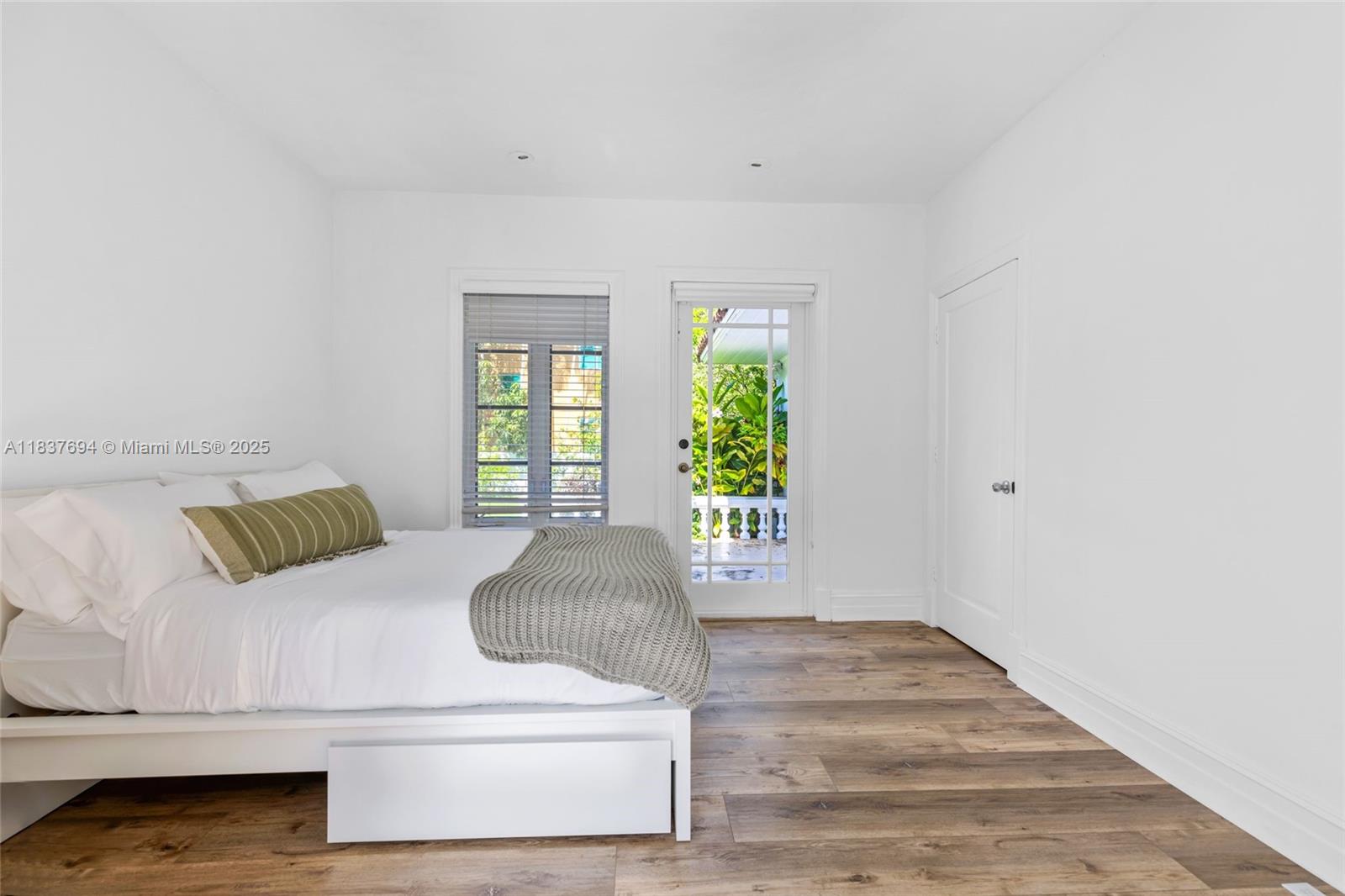 MIAMI SHORES SEC 1 AMD - Residential Lease