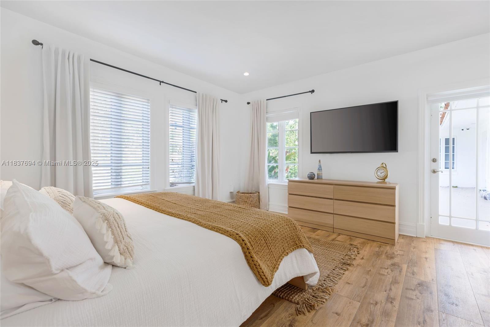 MIAMI SHORES SEC 1 AMD - Residential Lease