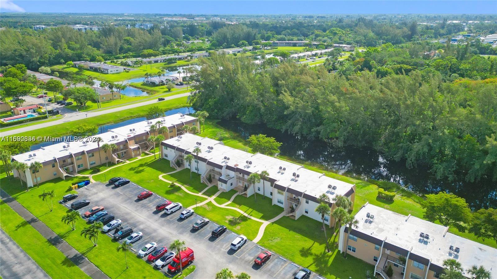 GOLDEN LAKES VILLAGE COND - Residential