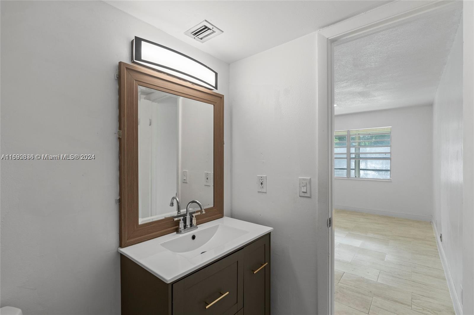 GOLDEN LAKES VILLAGE COND - Residential