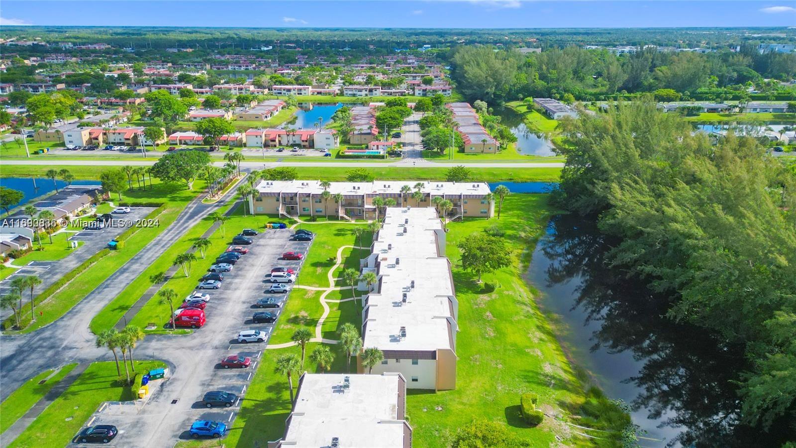 GOLDEN LAKES VILLAGE COND - Residential