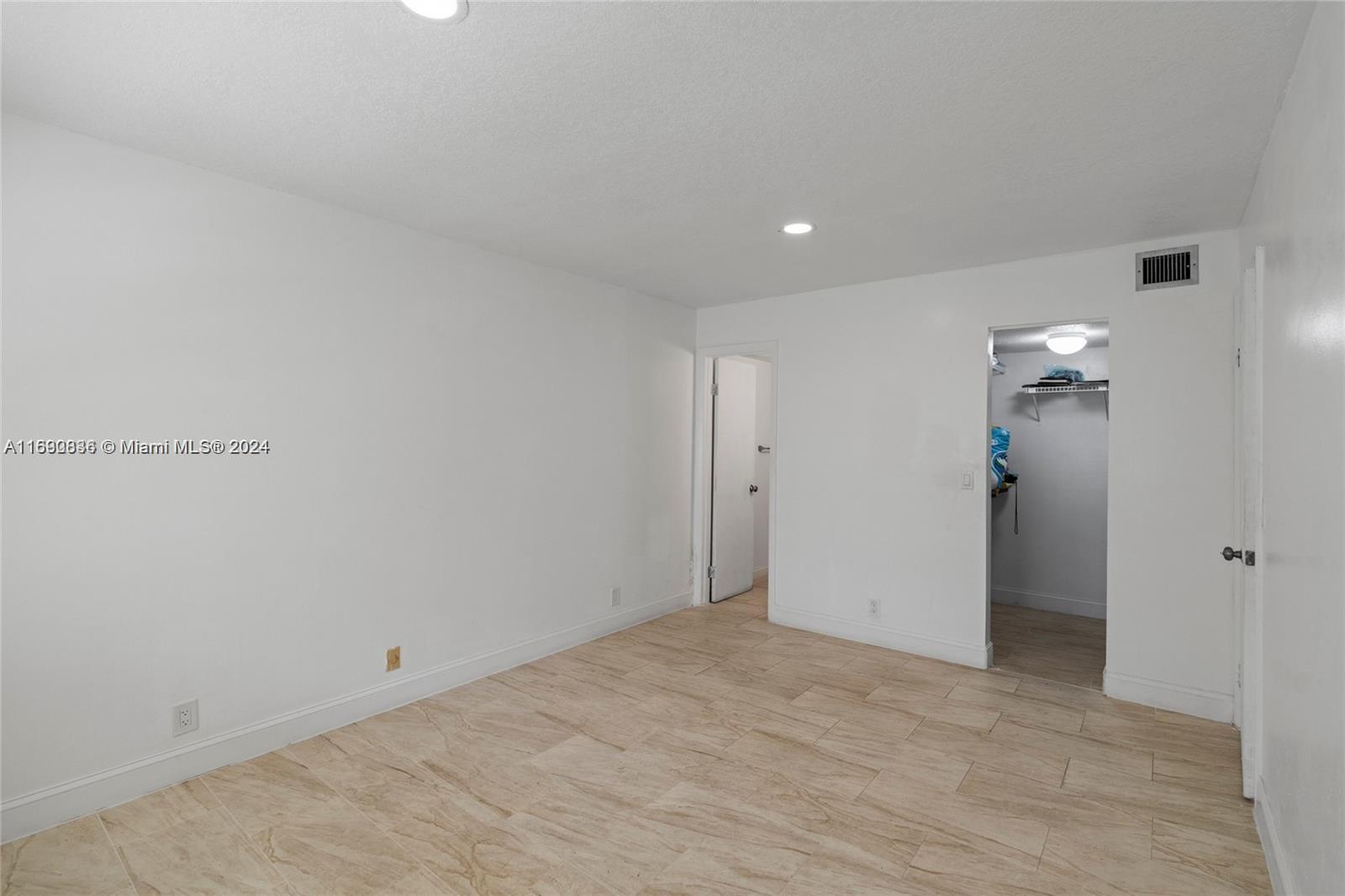 GOLDEN LAKES VILLAGE COND - Residential