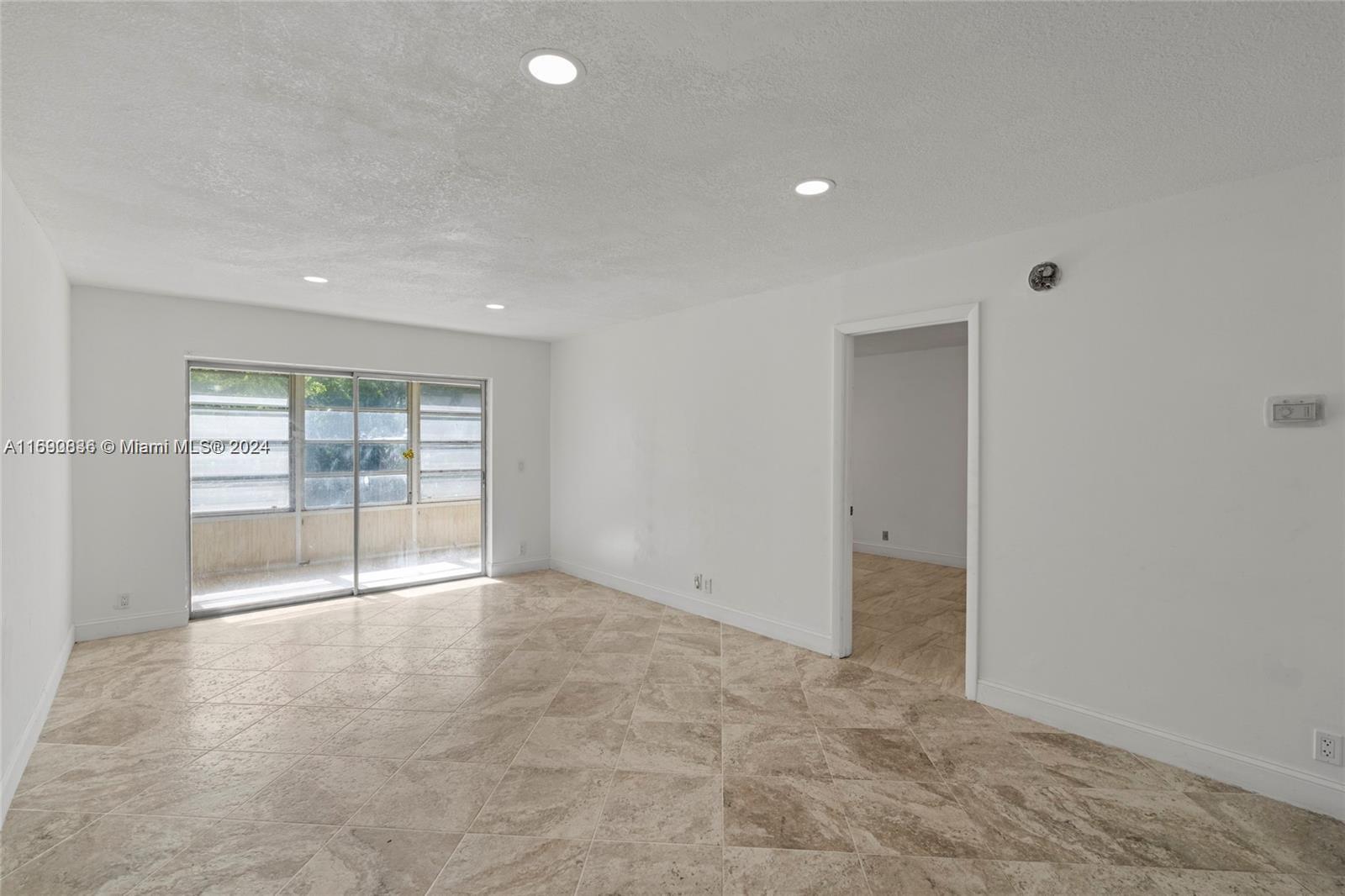 GOLDEN LAKES VILLAGE COND - Residential