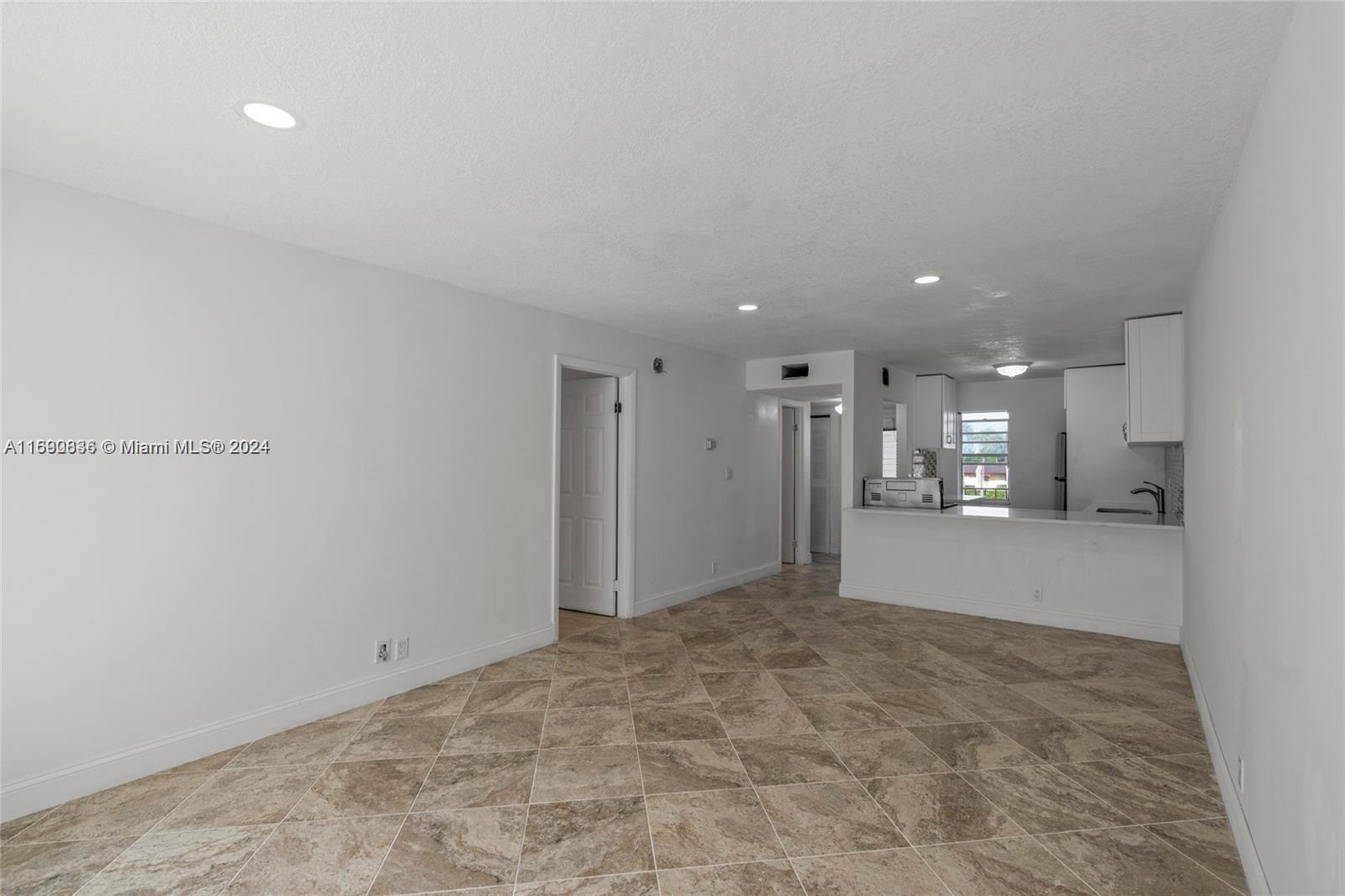 GOLDEN LAKES VILLAGE COND - Residential