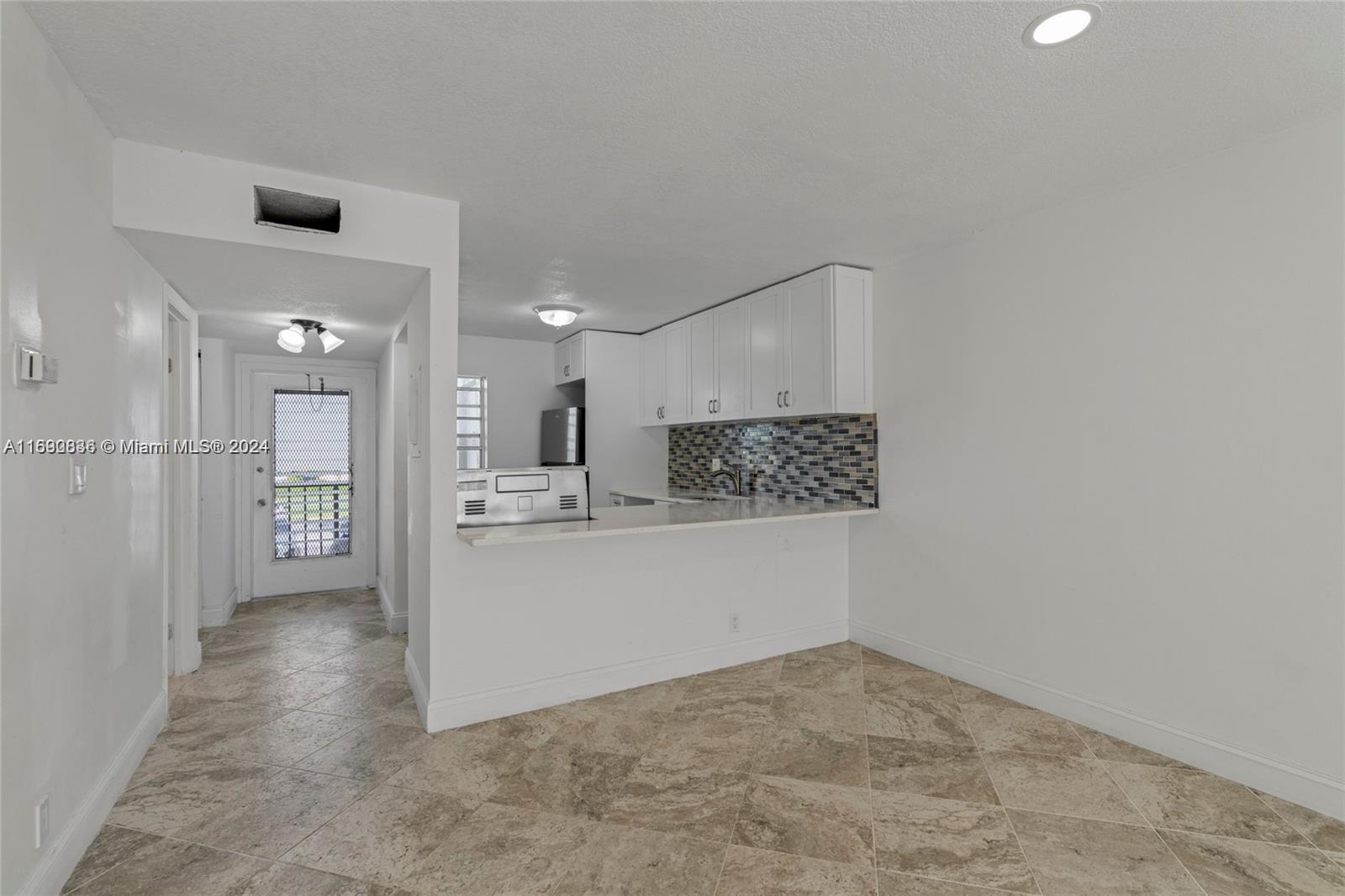 GOLDEN LAKES VILLAGE COND - Residential