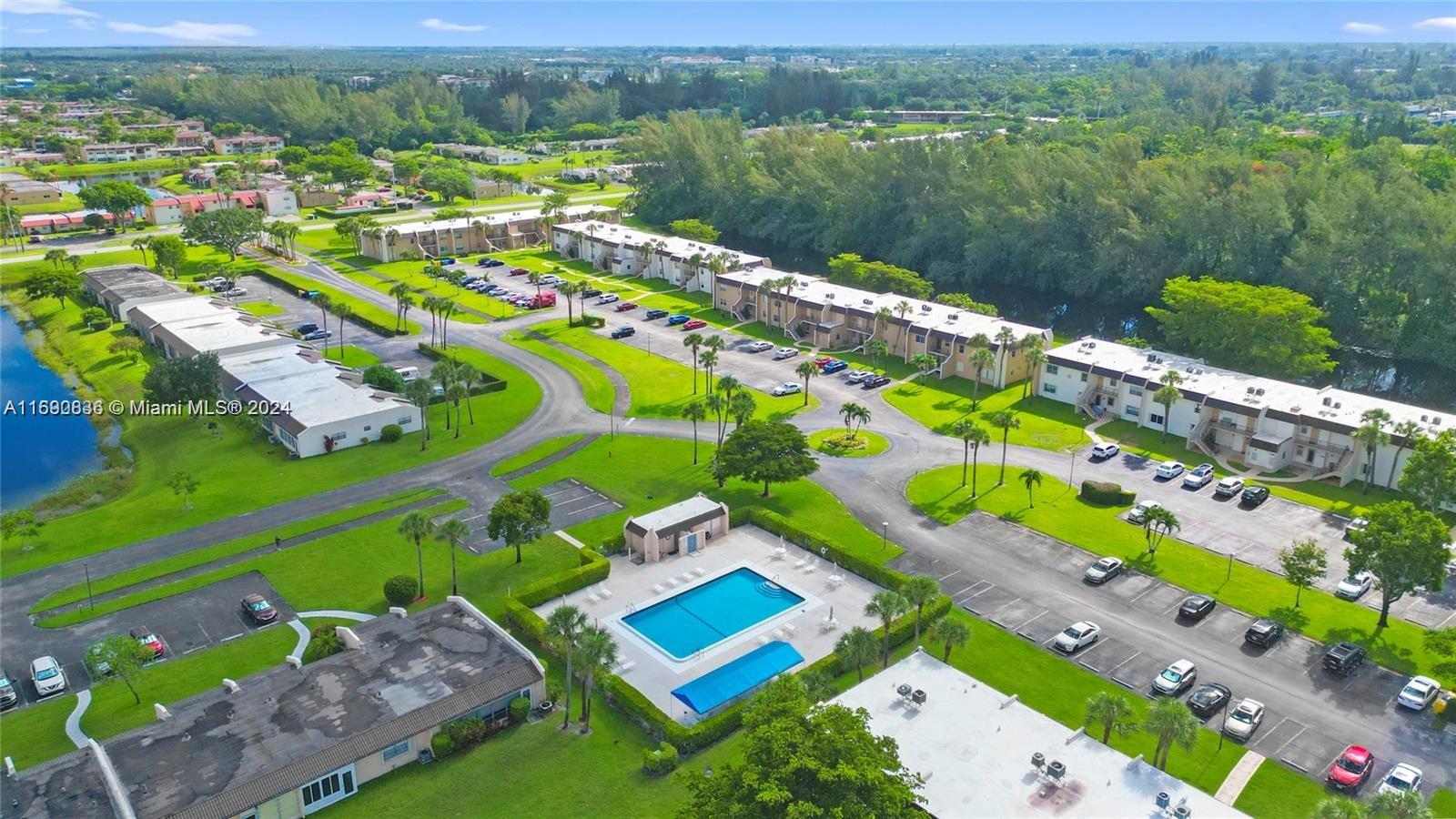 GOLDEN LAKES VILLAGE COND - Residential