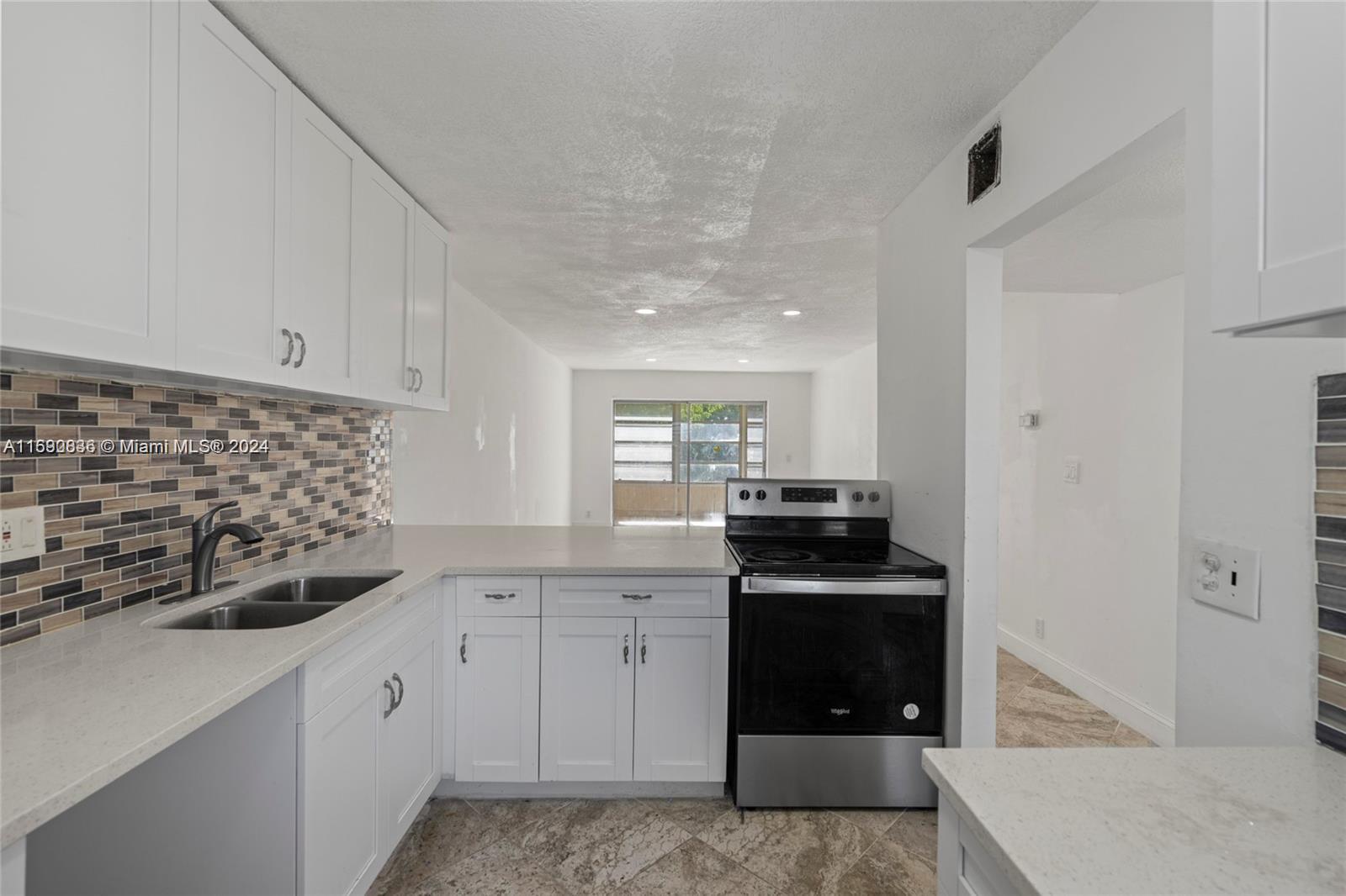 GOLDEN LAKES VILLAGE COND - Residential