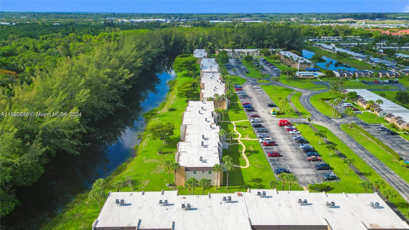 GOLDEN LAKES VILLAGE COND - Residential